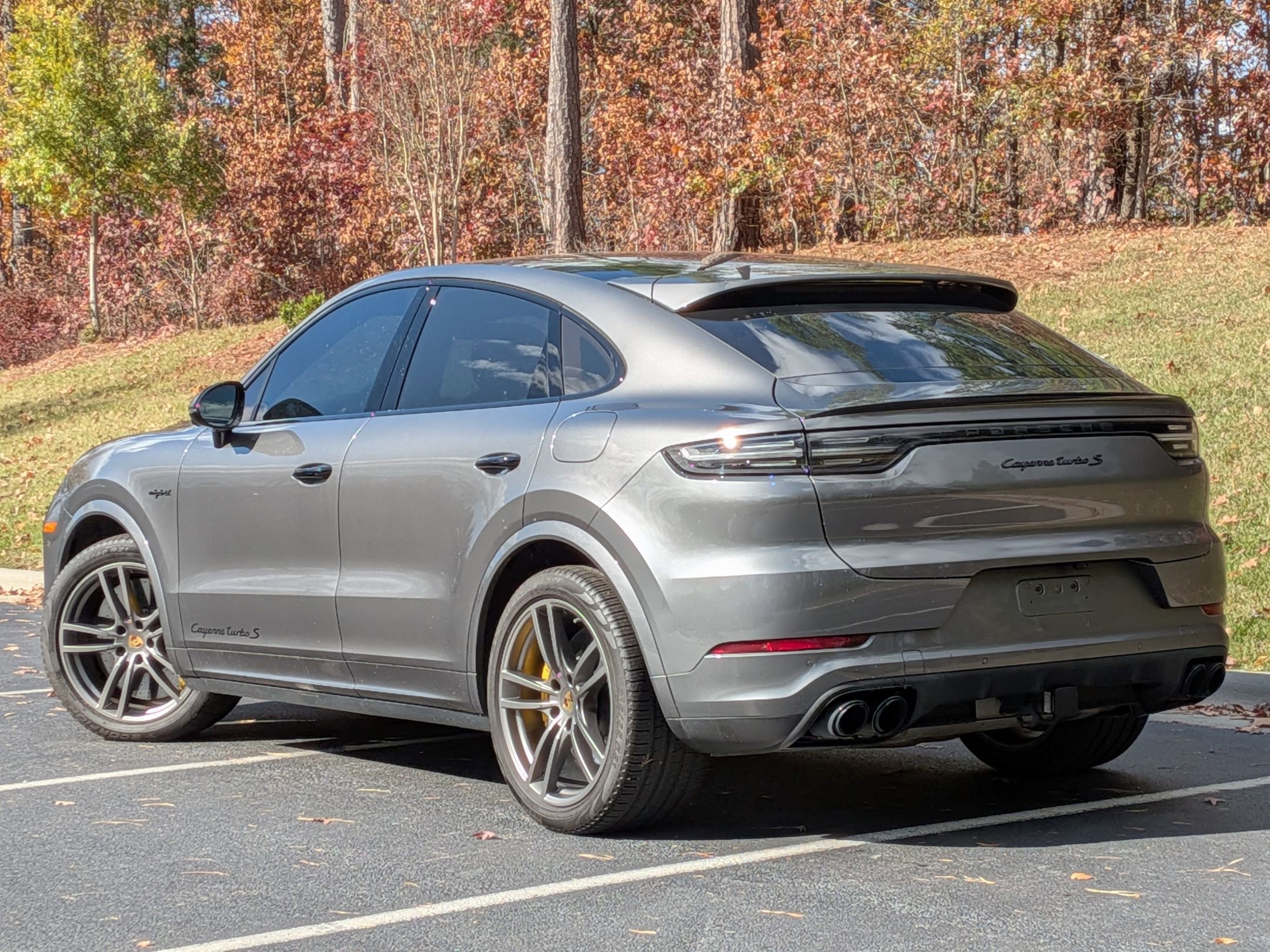 2022 Porsche Cayenne Turbo S E-Hybrid Coupe photo 3