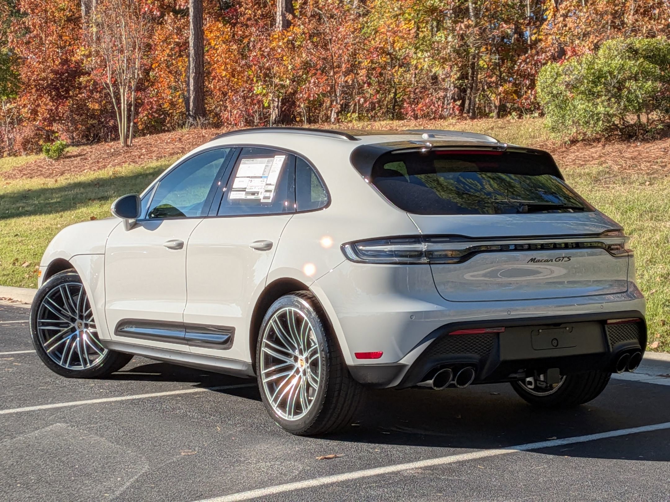 2026 Porsche Macan GTS photo 2