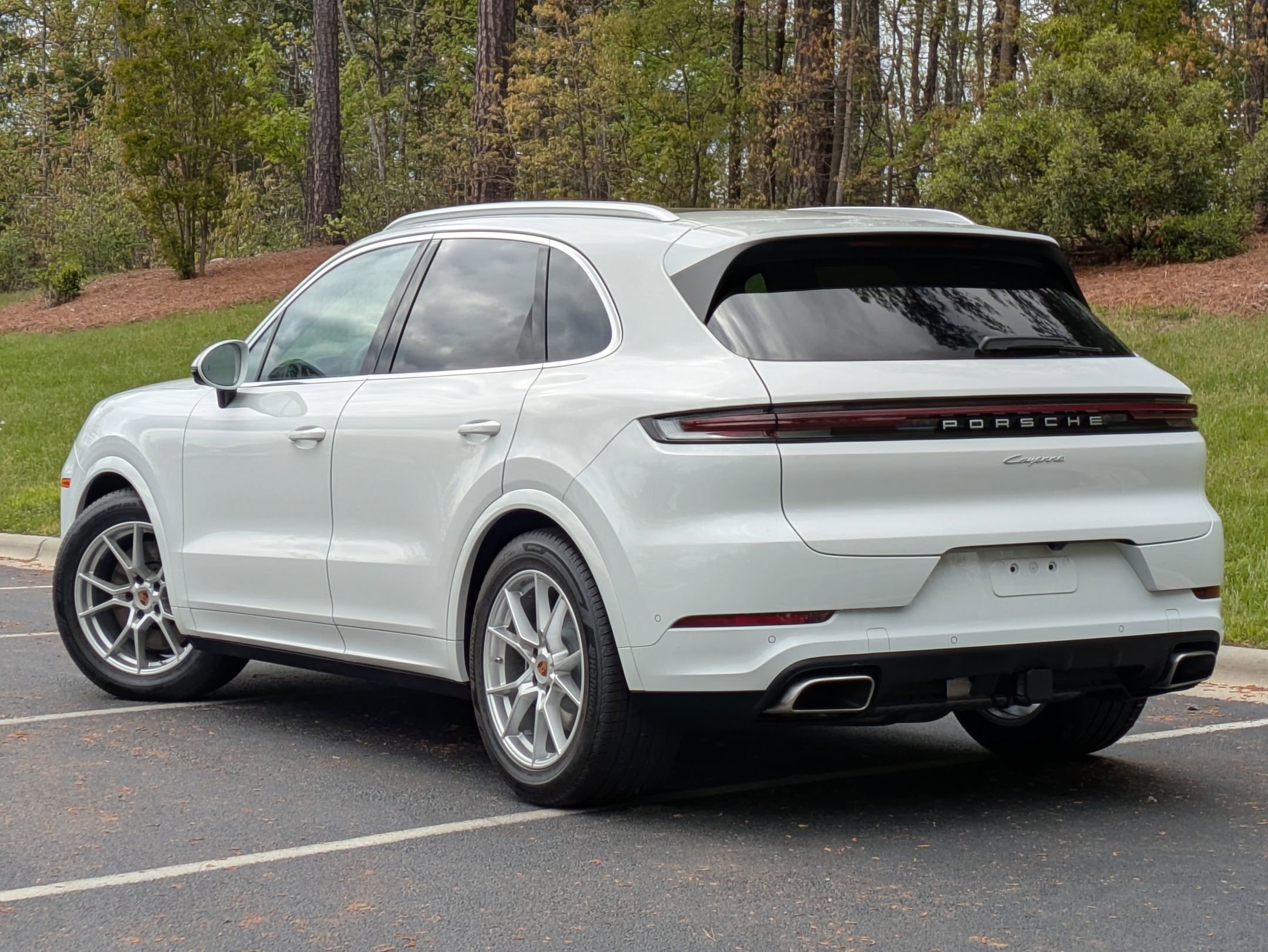 2025 Porsche Cayenne photo 3