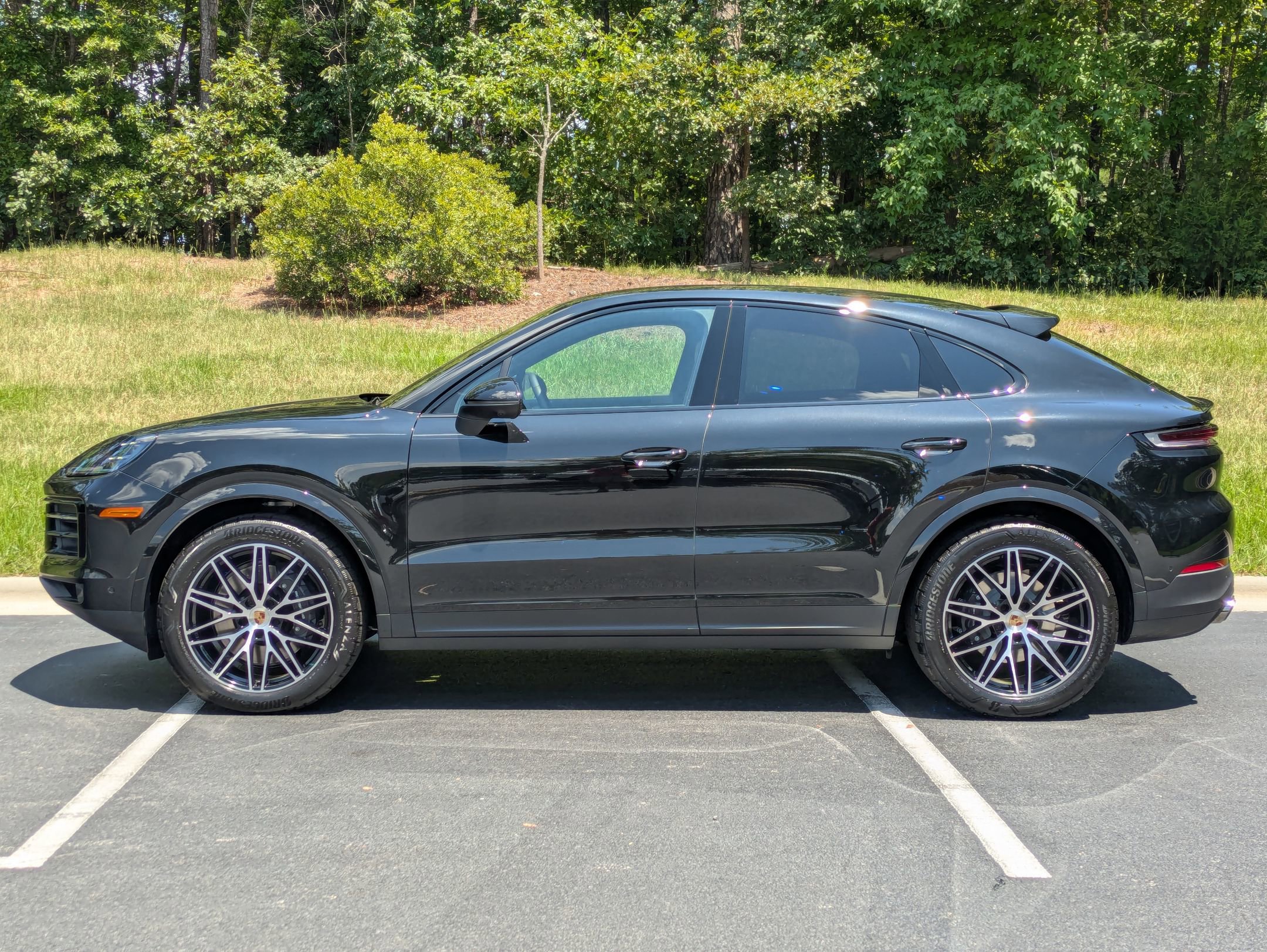2025 Porsche Cayenne Coupe photo 2