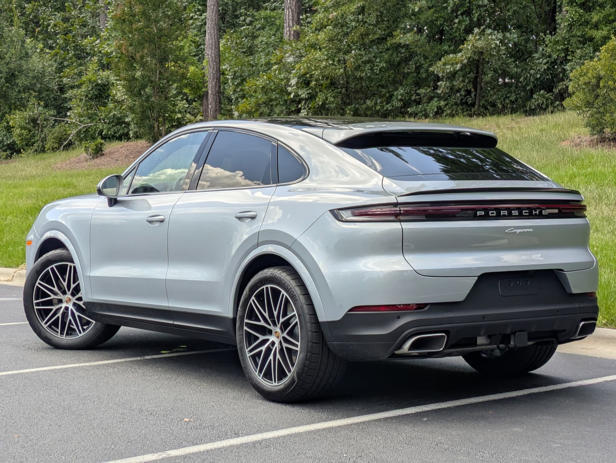 2025 Porsche Cayenne Coupe photo 2