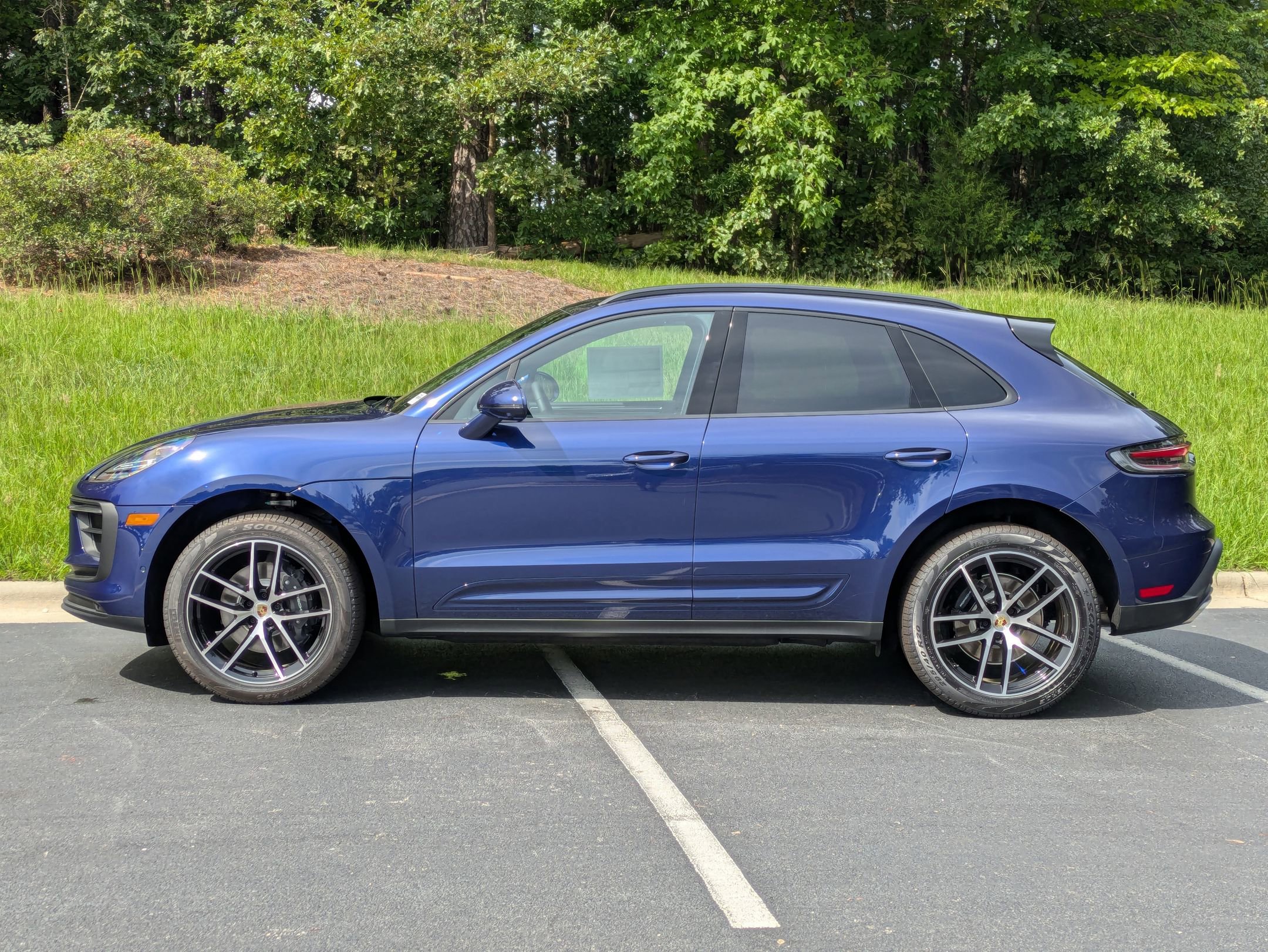 2026 Porsche Macan T photo 2