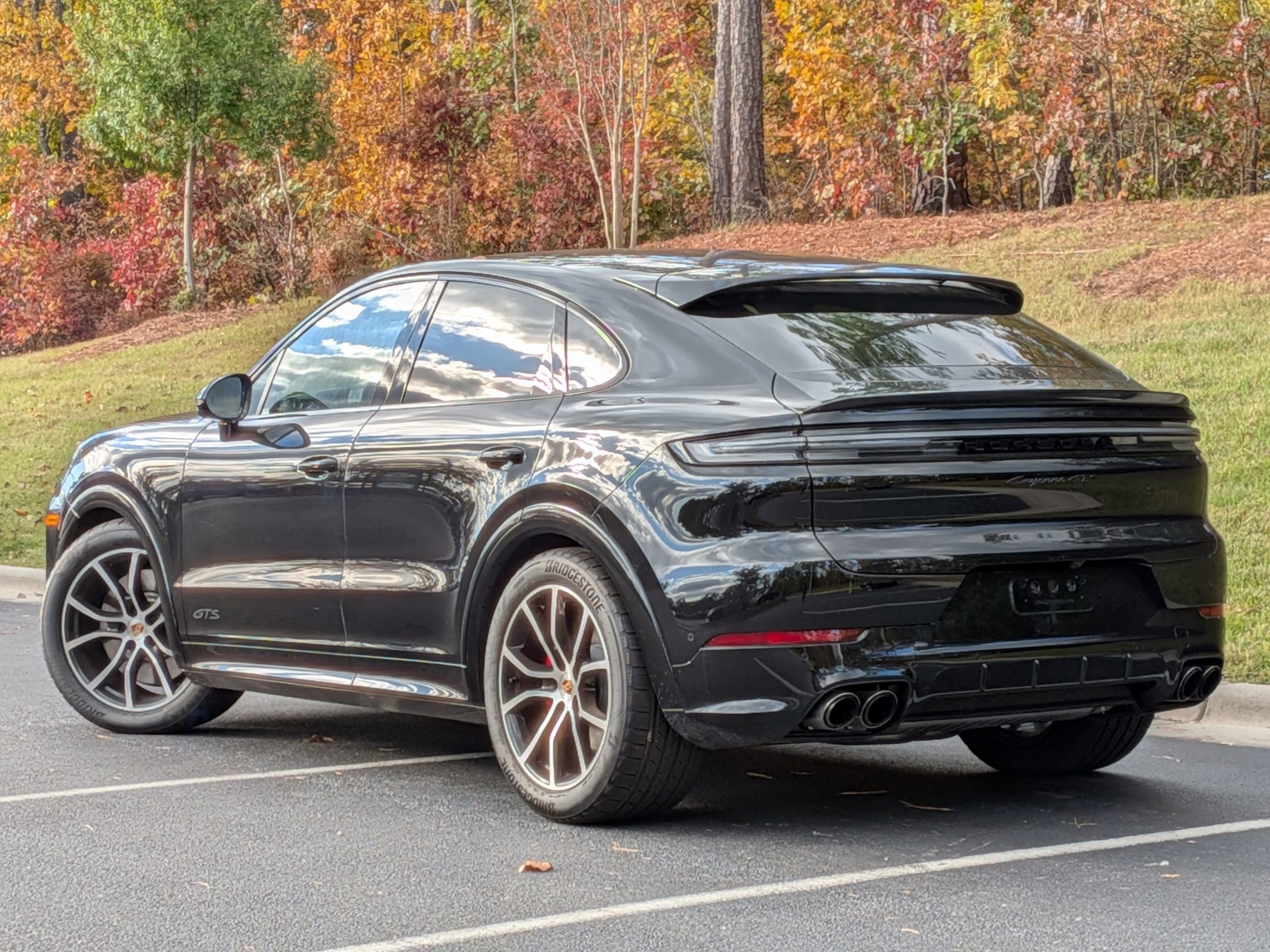 2025 Porsche Cayenne GTS Coupe photo 2