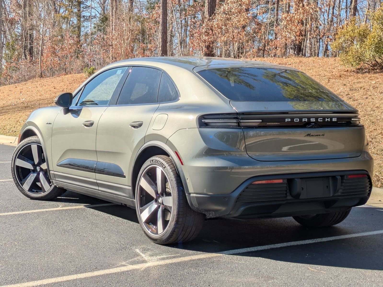 2025 Porsche Macan Electric 4 photo 3