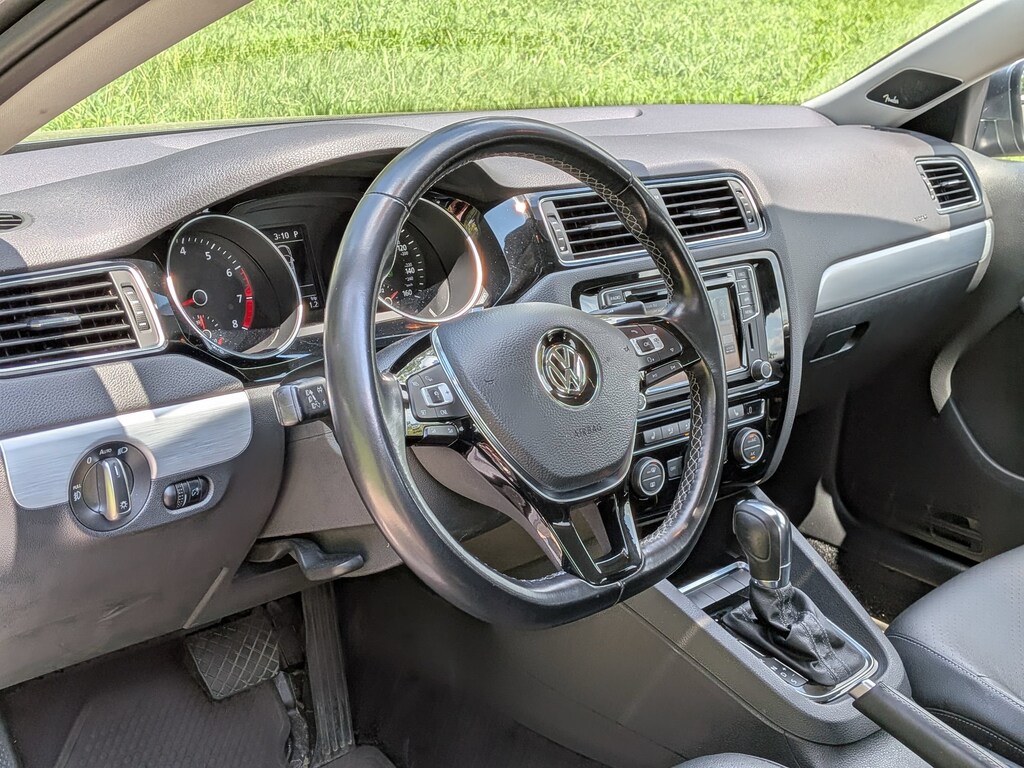 Used 2018 Volkswagen Jetta 1.8T SEL Sedan