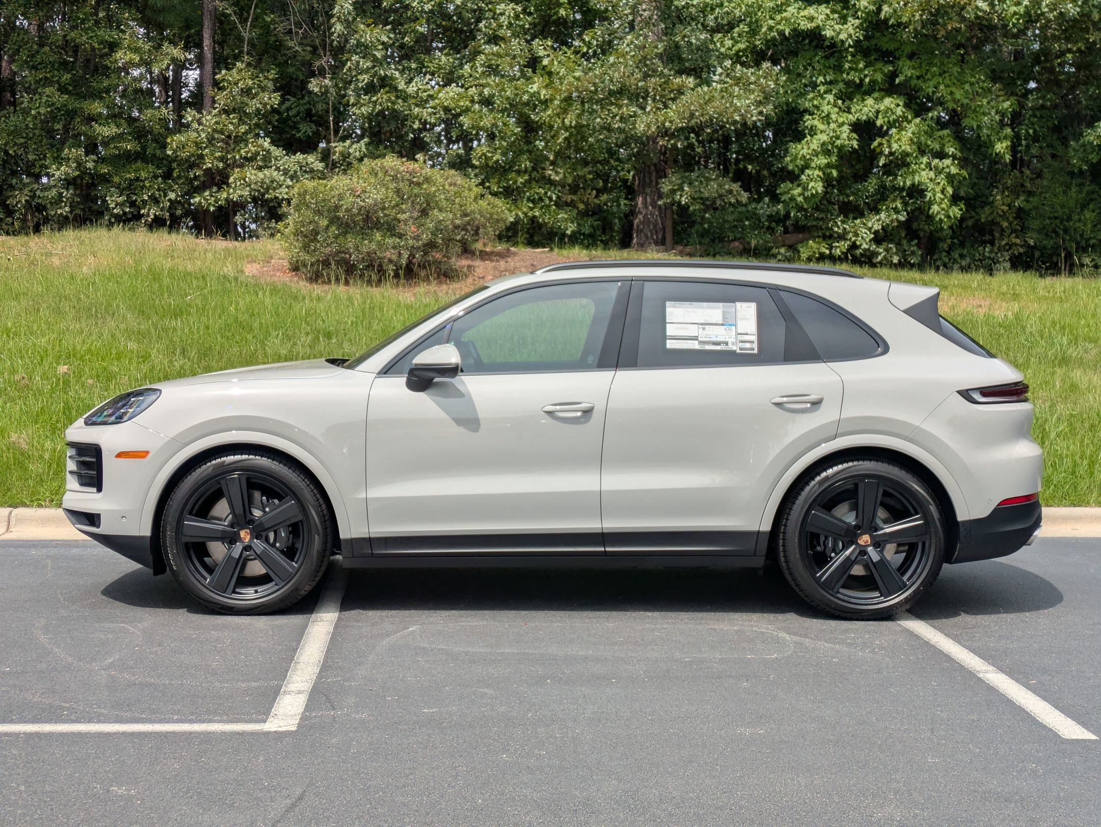 2025 Porsche Cayenne S photo 2