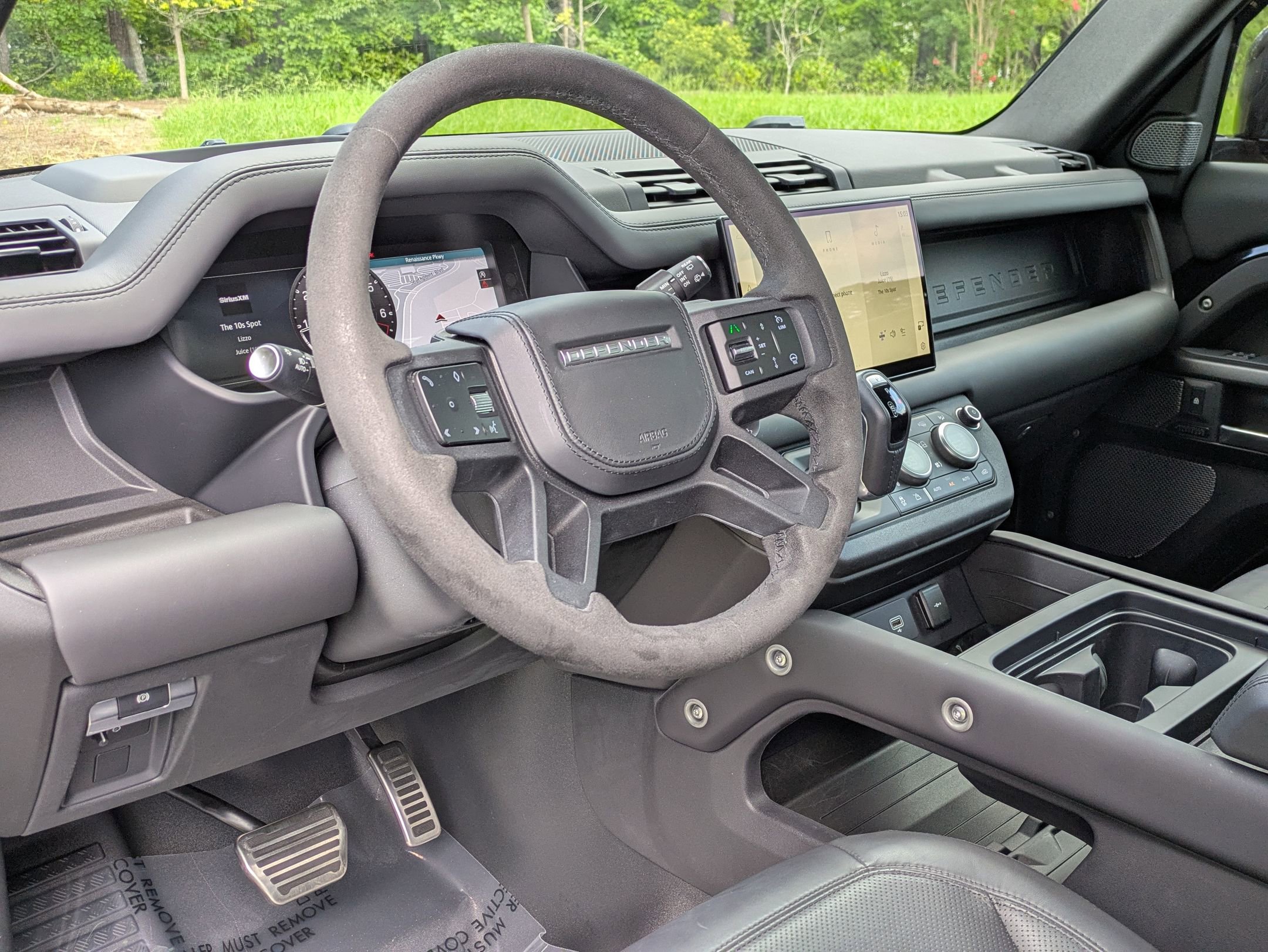 2023 Land Rover Defender V8 photo 4