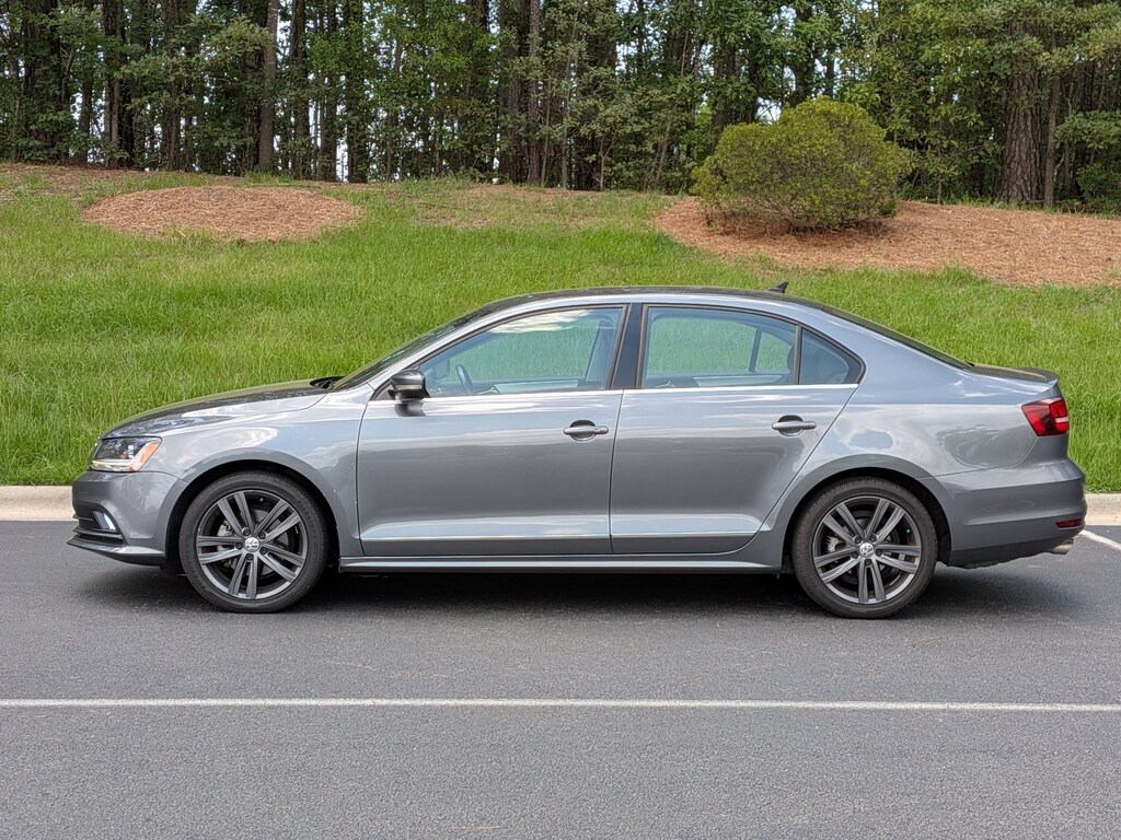 Used 2018 Volkswagen Jetta 1.8T SEL Sedan