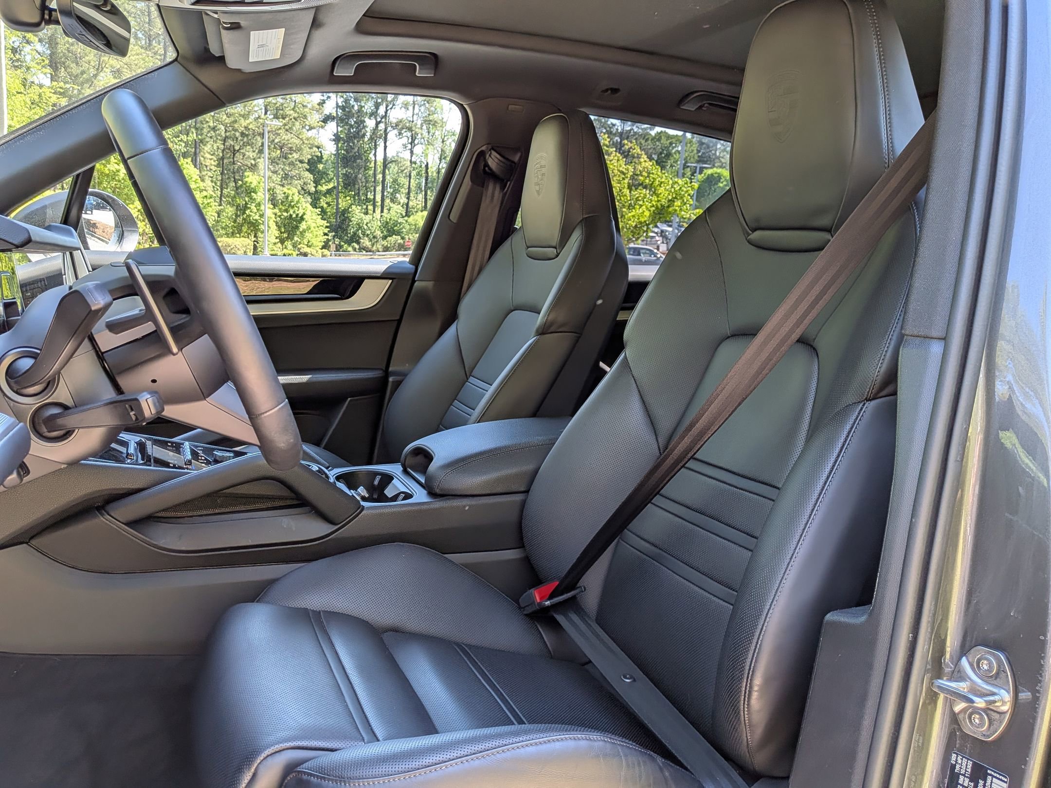 2025 Porsche Cayenne photo 4