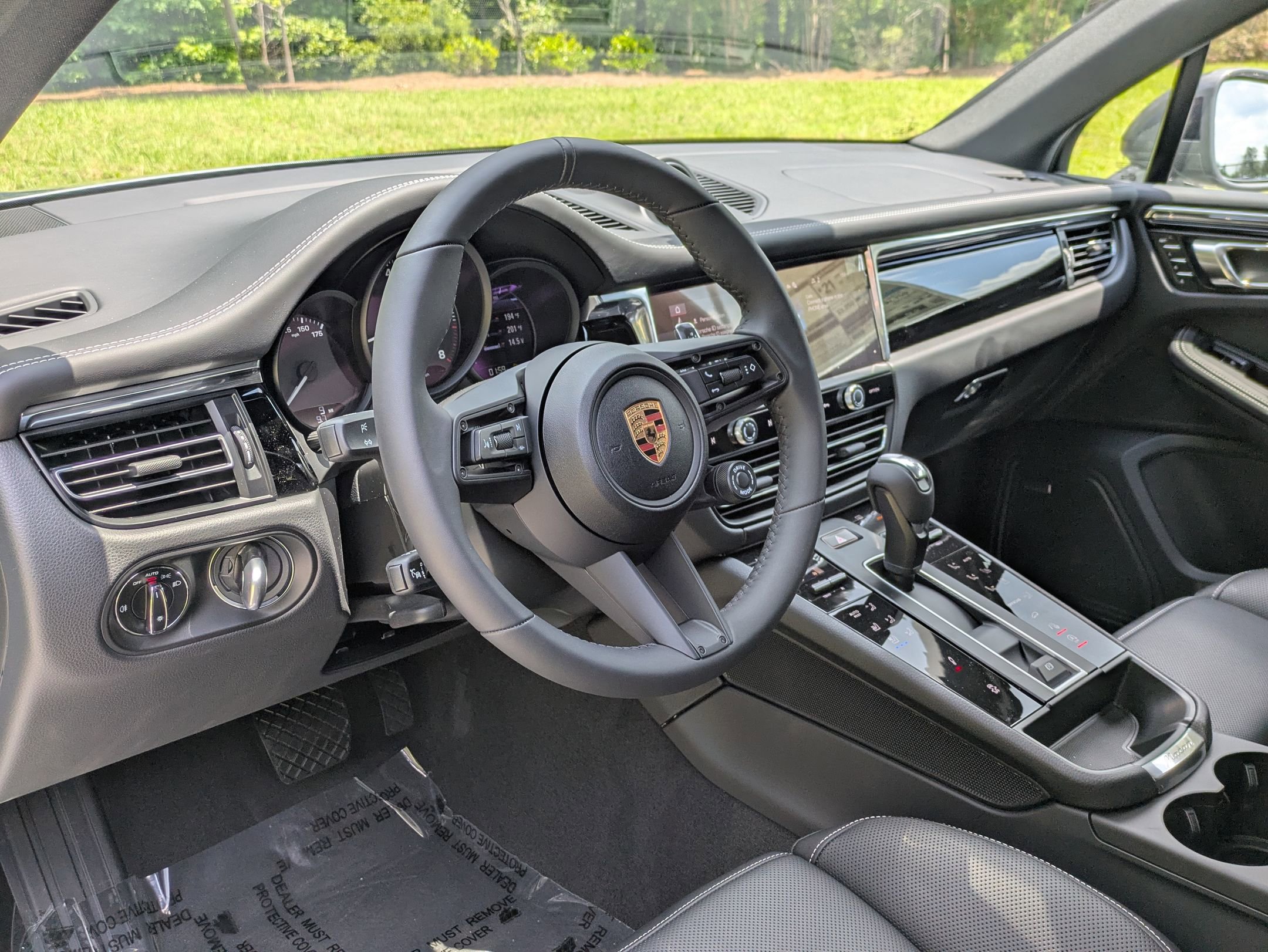 2025 Porsche Macan T photo 4