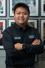 Staff member Kevin Zheng from ID_70a10899e7fa