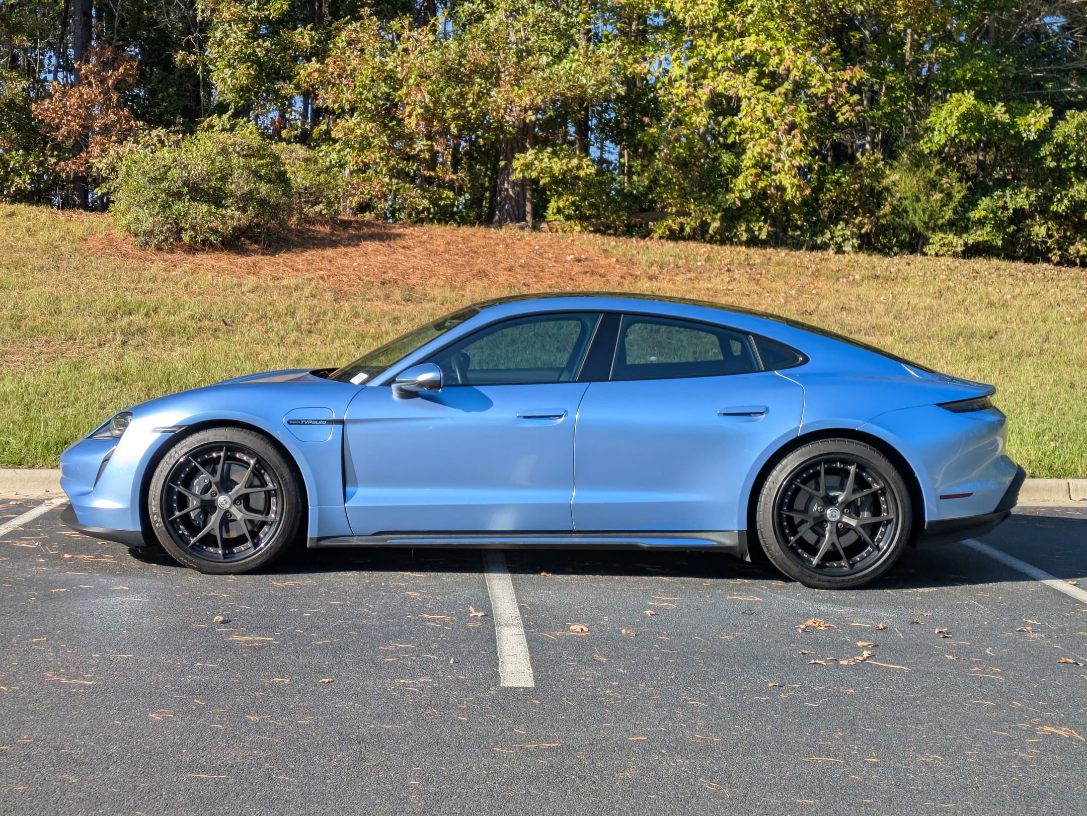 2023 Porsche Taycan photo 2
