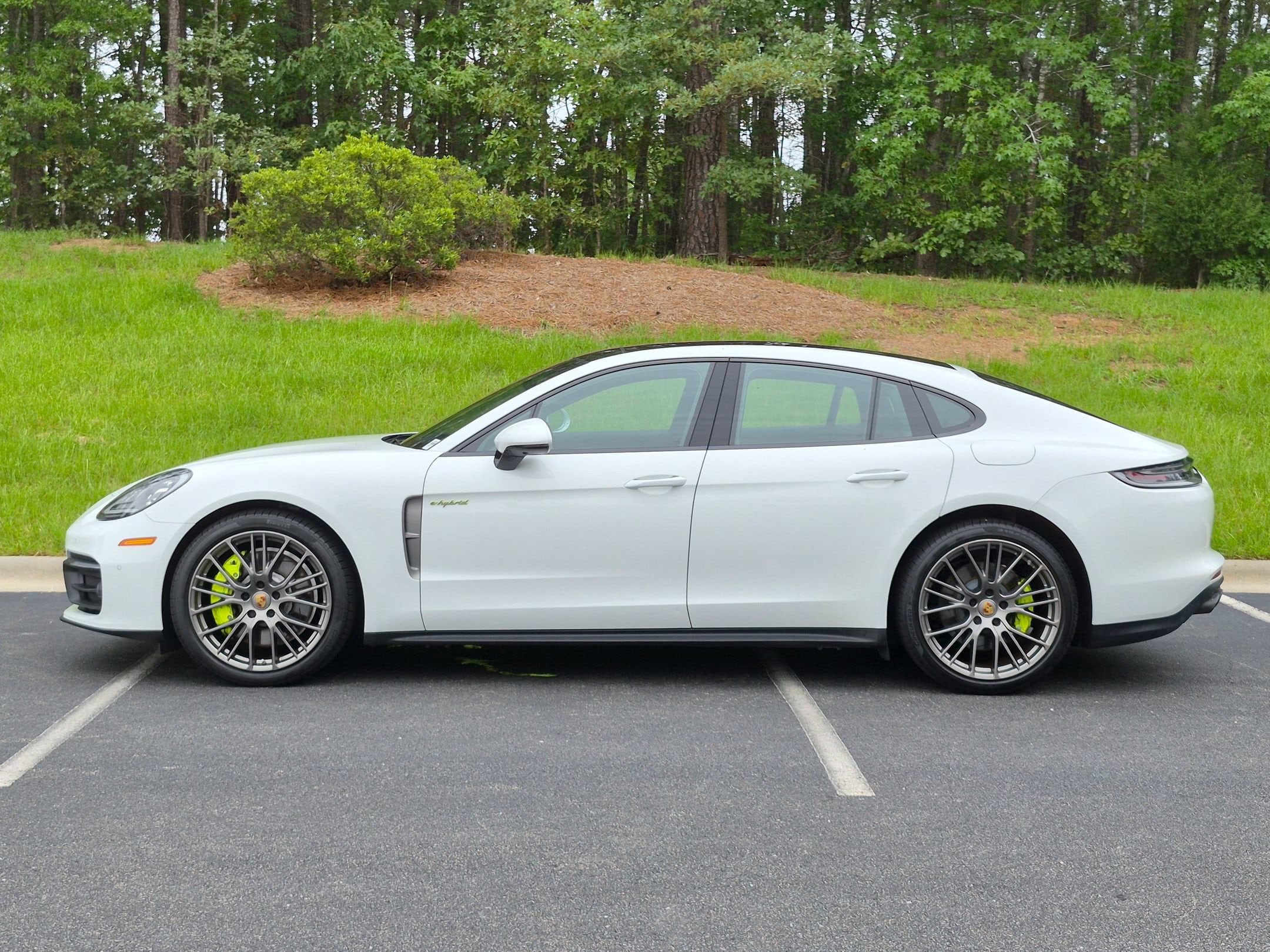 Porsche Panamera 4 E-Hybrid Platinum Edition