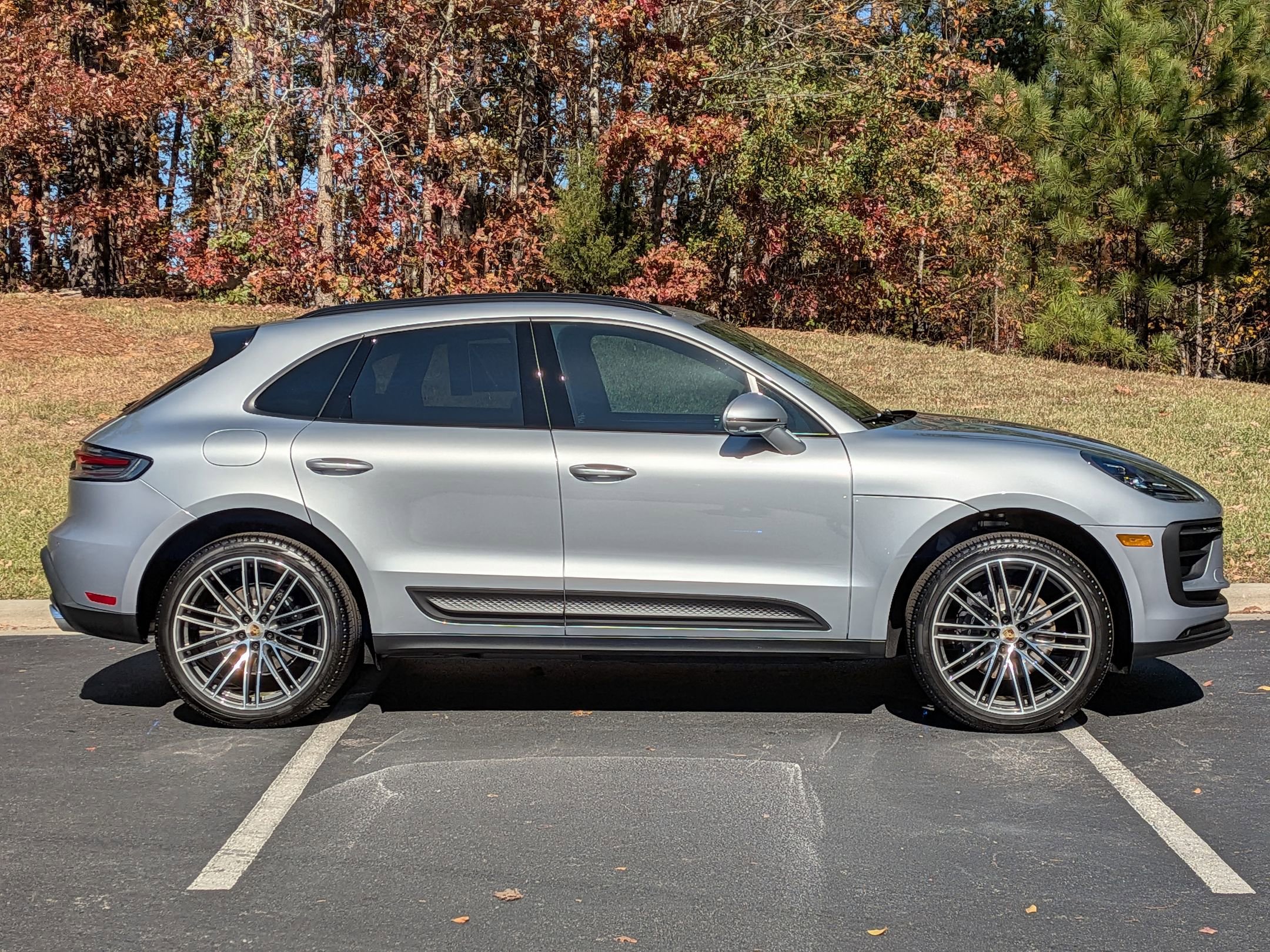 2026 Porsche Macan T - Photo 31
