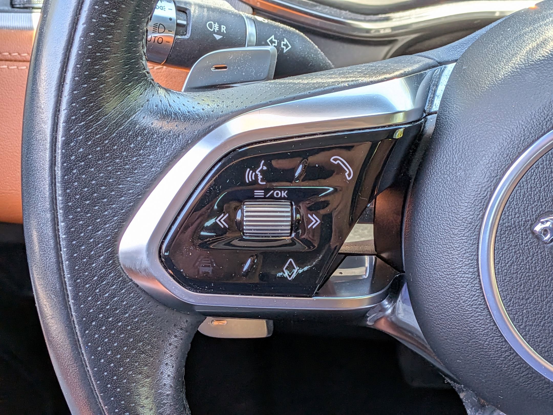 2021 Jaguar XF R-Dynamic SE photo 3