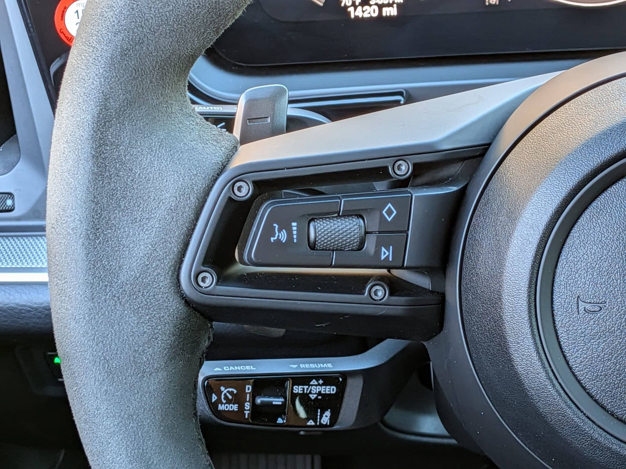 2025 Porsche Cayenne photo 3