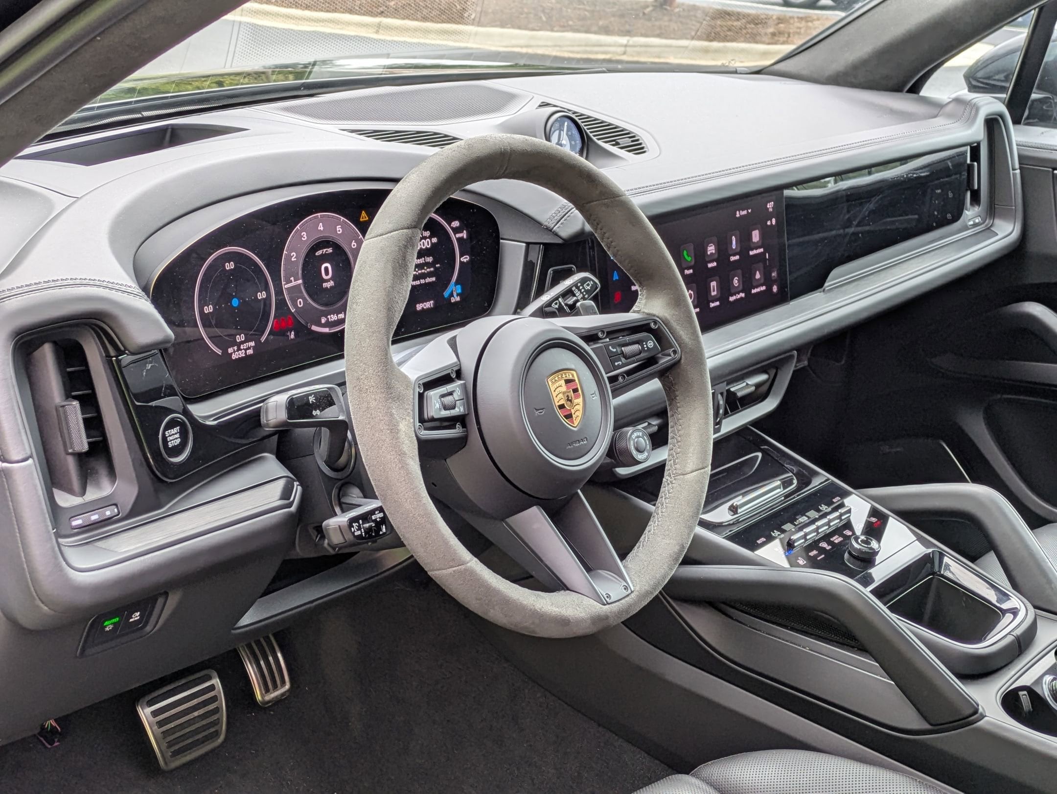 2025 Porsche Cayenne GTS photo 2