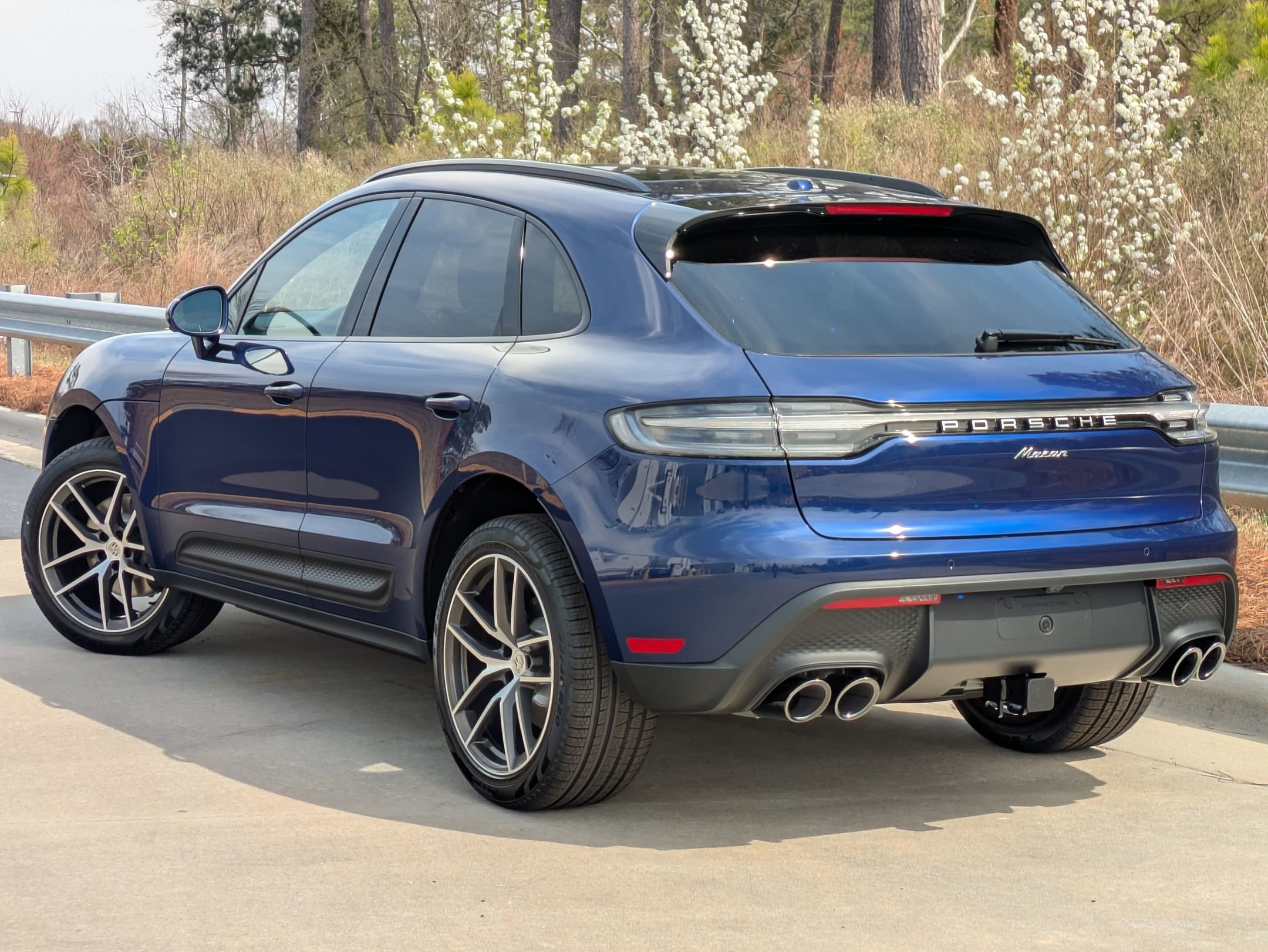 2025 Porsche Macan T photo 3