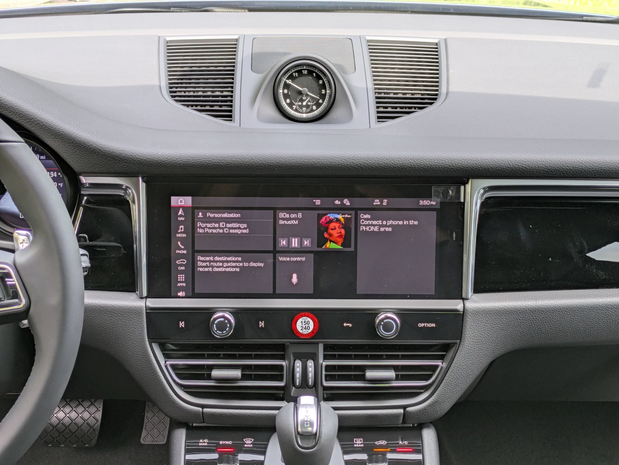 2026 Porsche Macan T - Photo 13