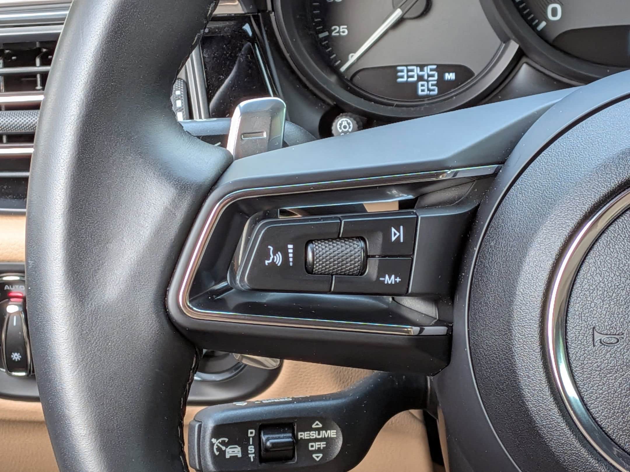 2025 Porsche Macan photo 3