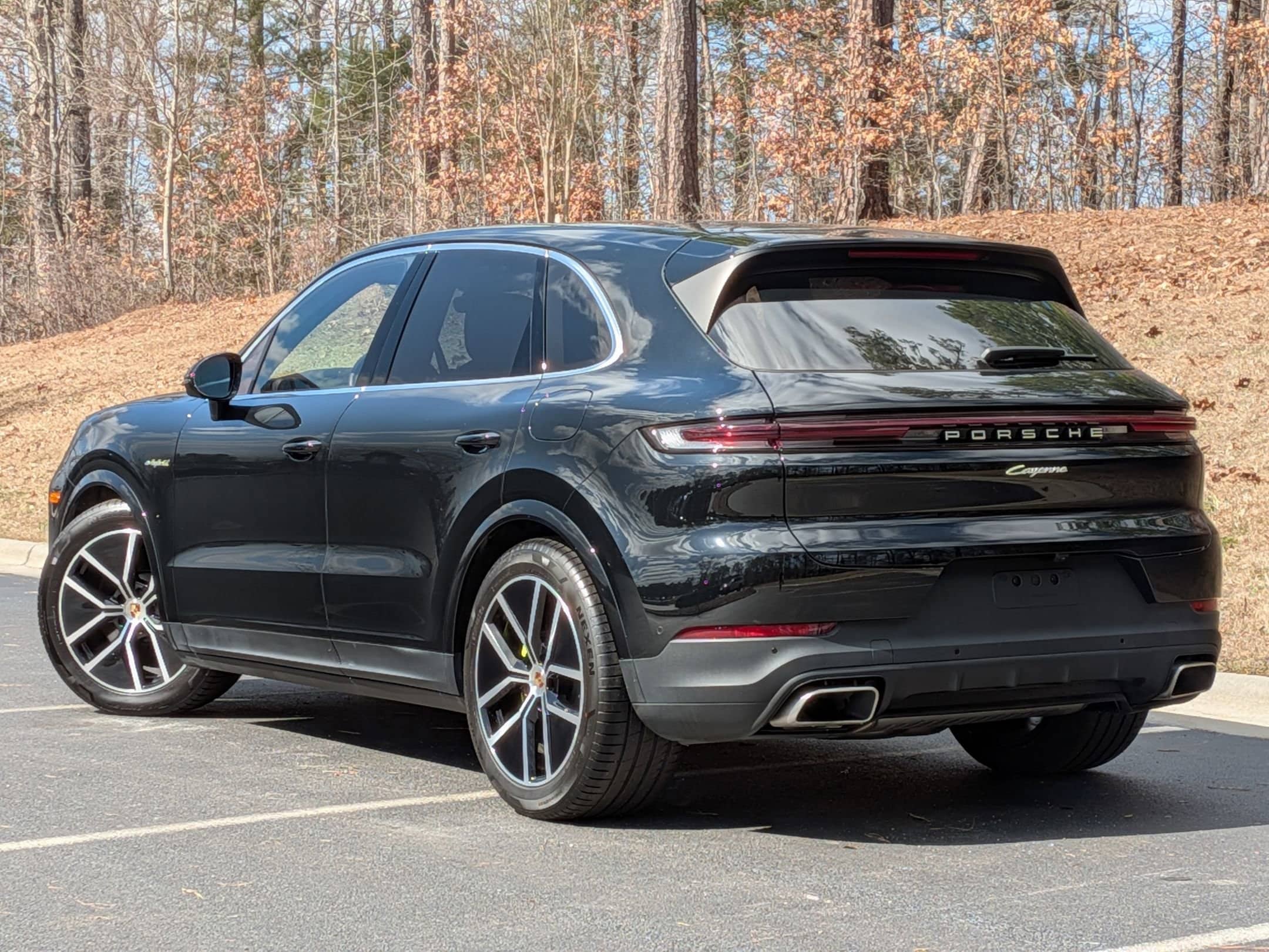 2025 Porsche Cayenne E-Hybrid photo 2