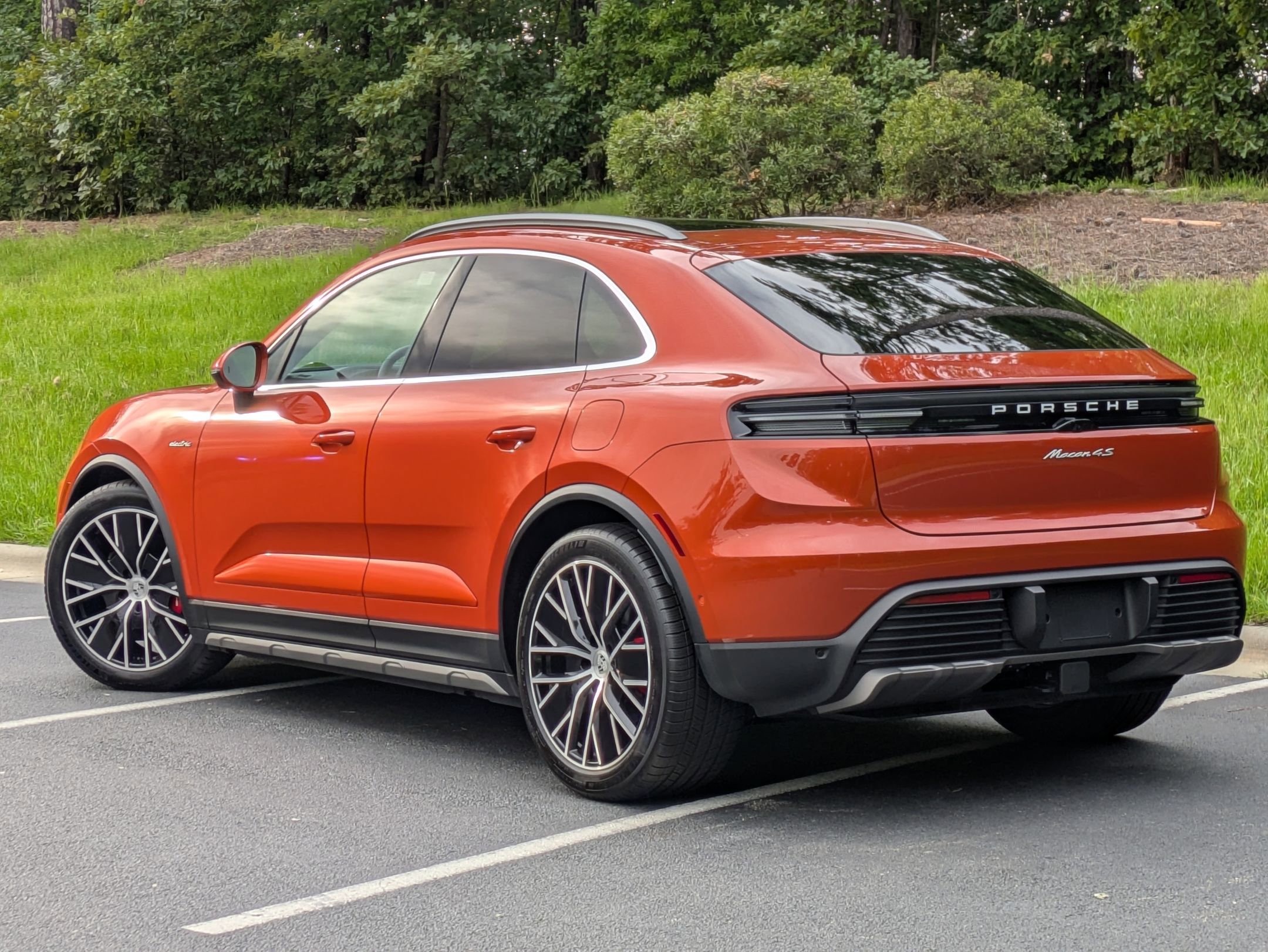 2025 Porsche Macan Electric photo 3
