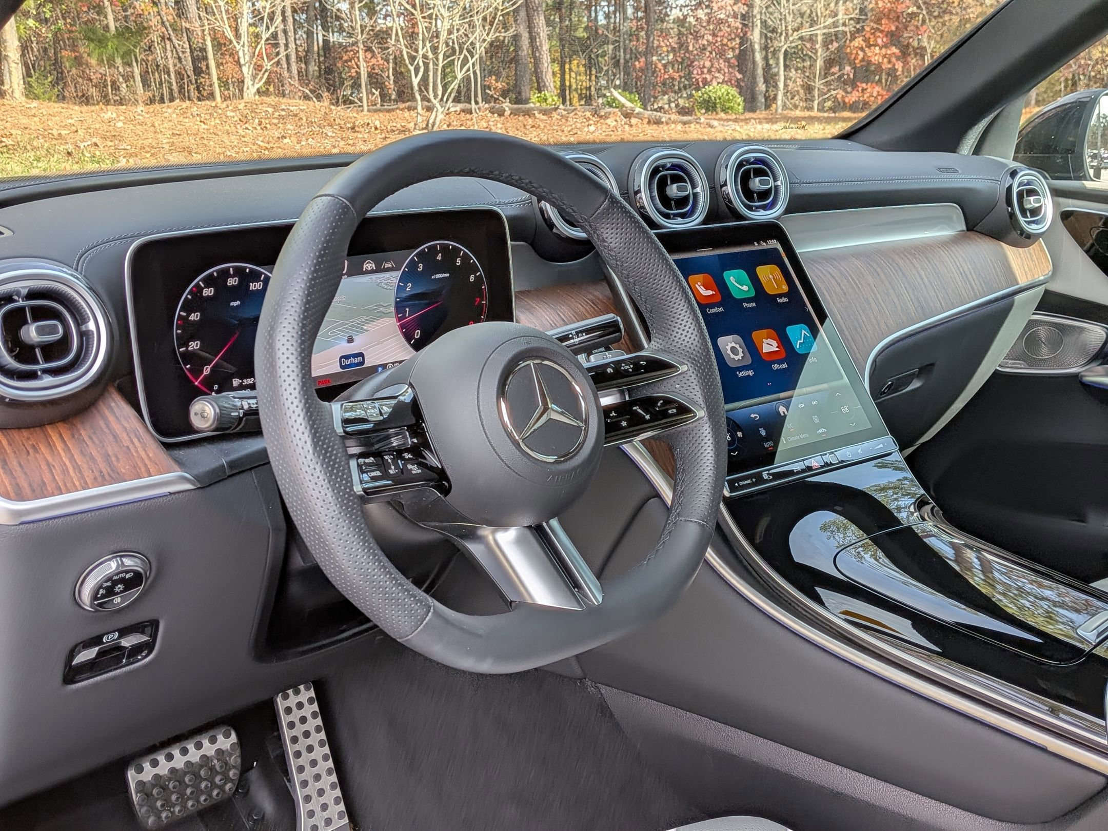 2025 Mercedes Benz GLC 300 4MATIC photo 3