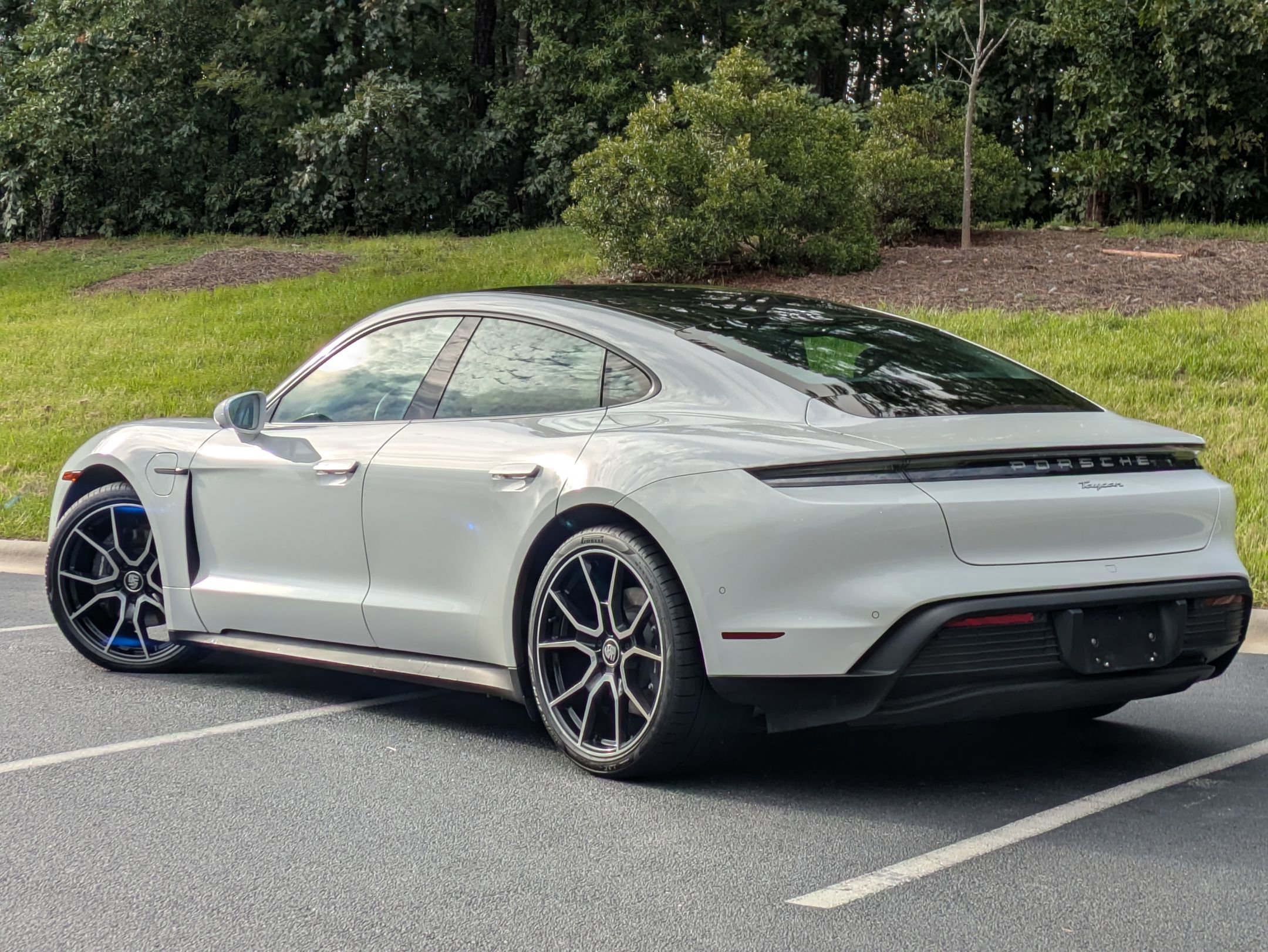 2024 Porsche Taycan photo 3