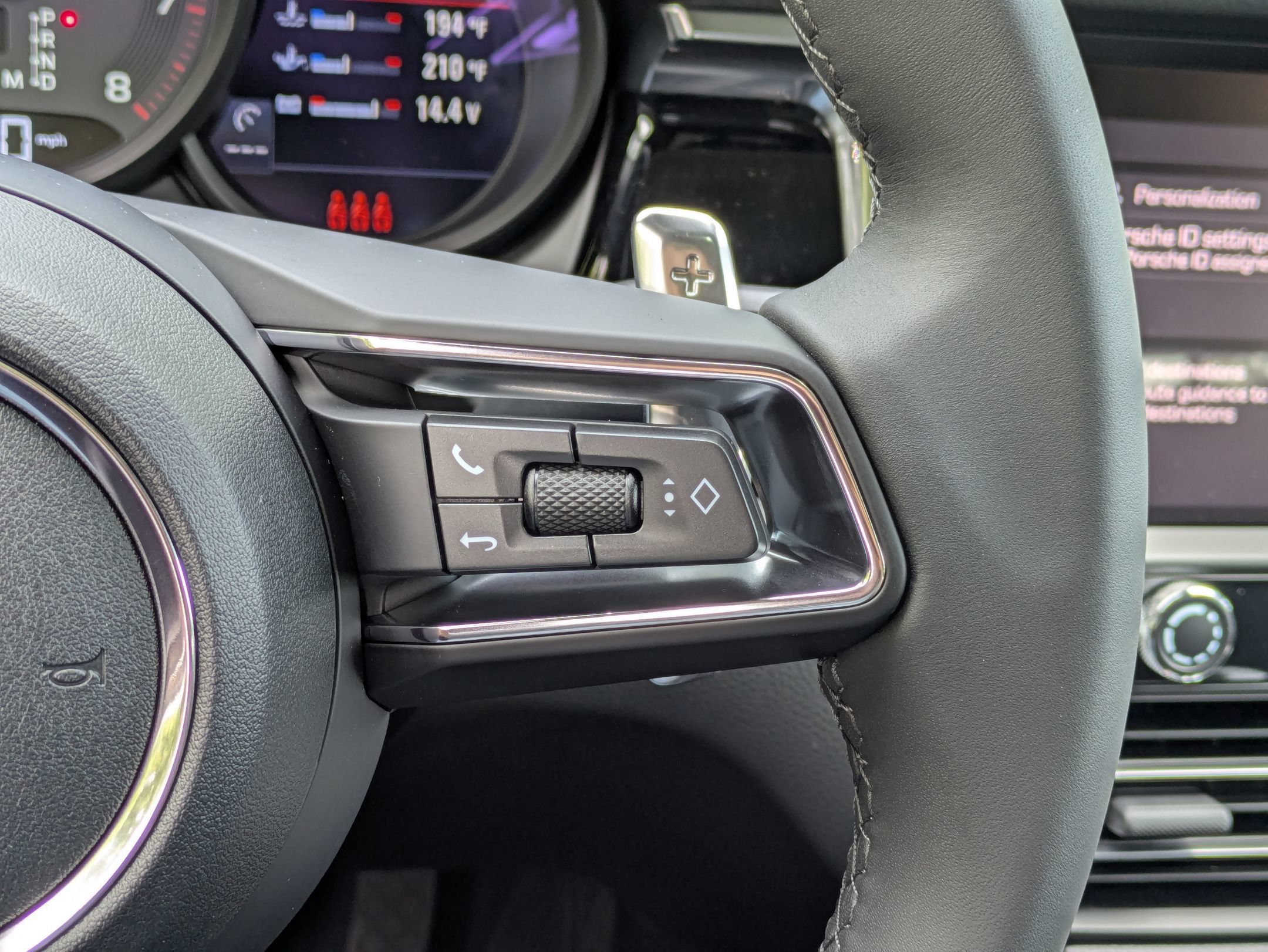 2026 Porsche Macan T - Photo 10