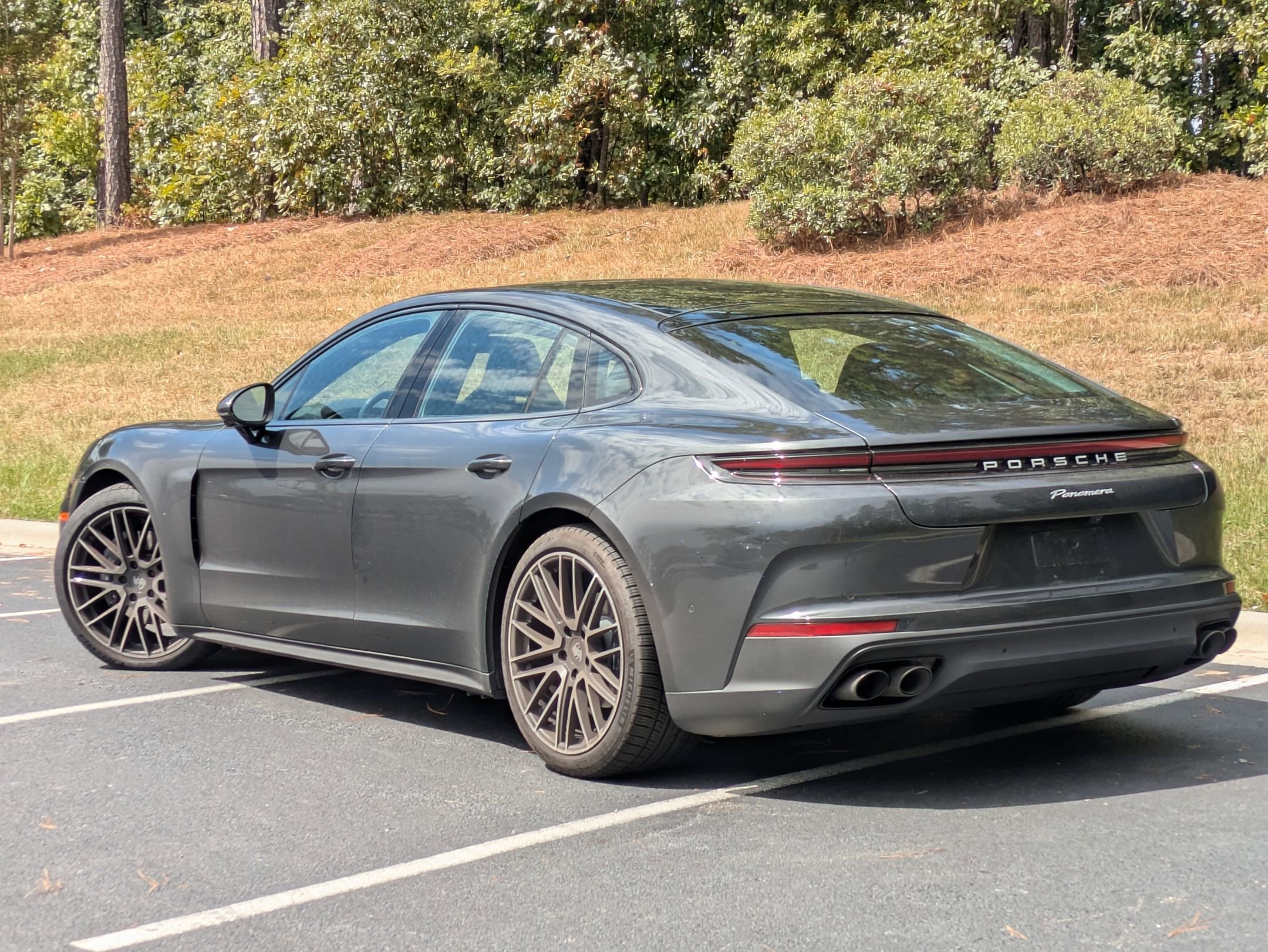 2024 Porsche Panamera photo 3