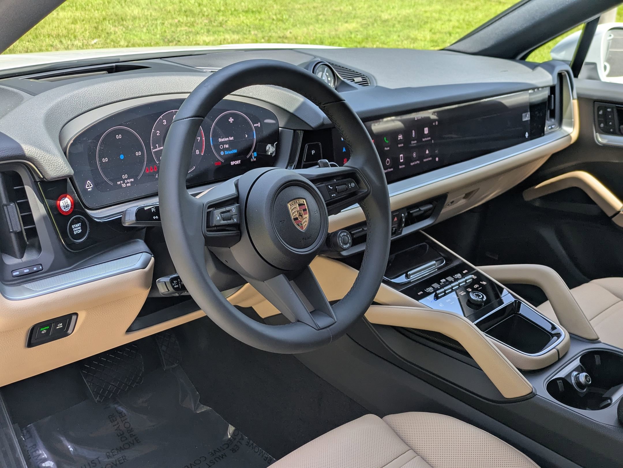 2025 Porsche Cayenne photo 3