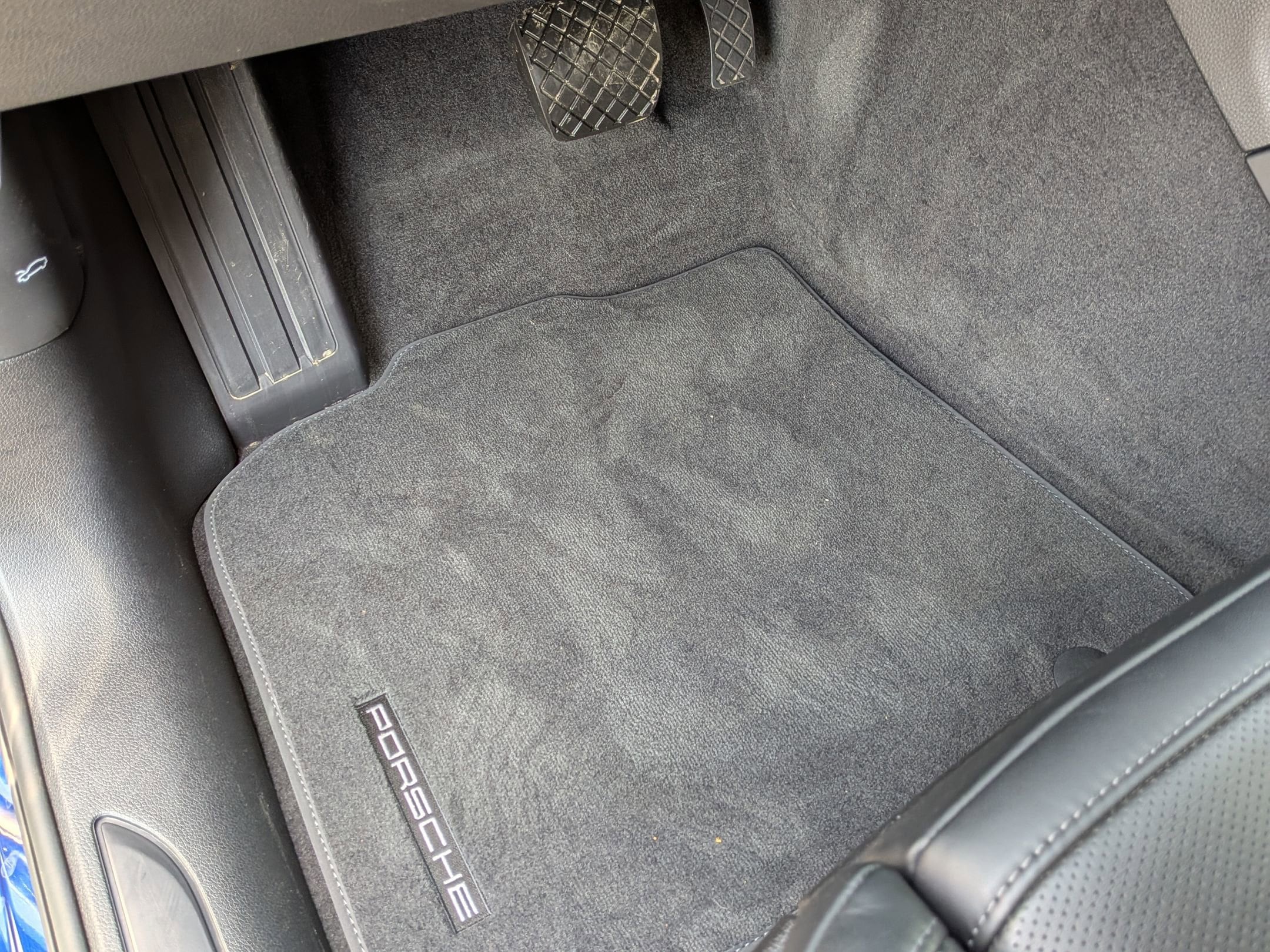 2025 Porsche Macan photo 6