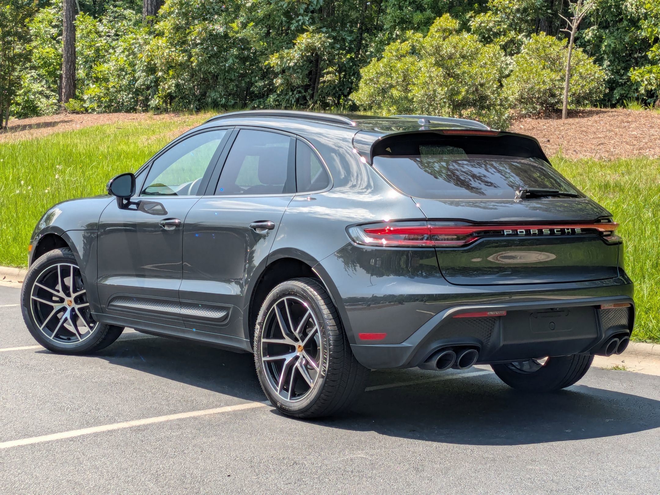 2025 Porsche Macan T photo 3
