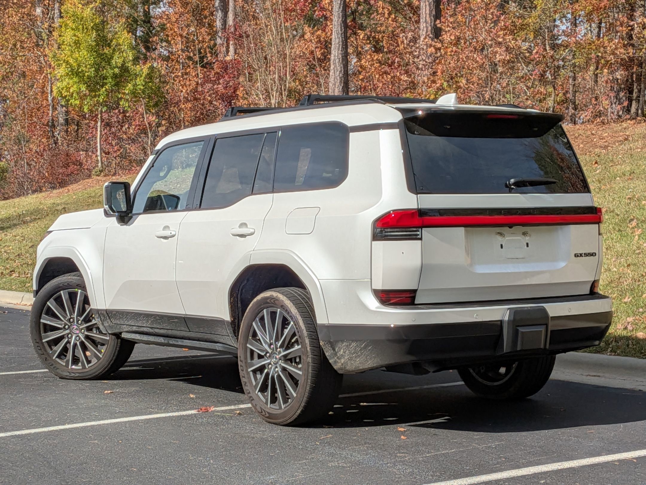 2024 Lexus GX 550 Luxury photo 3