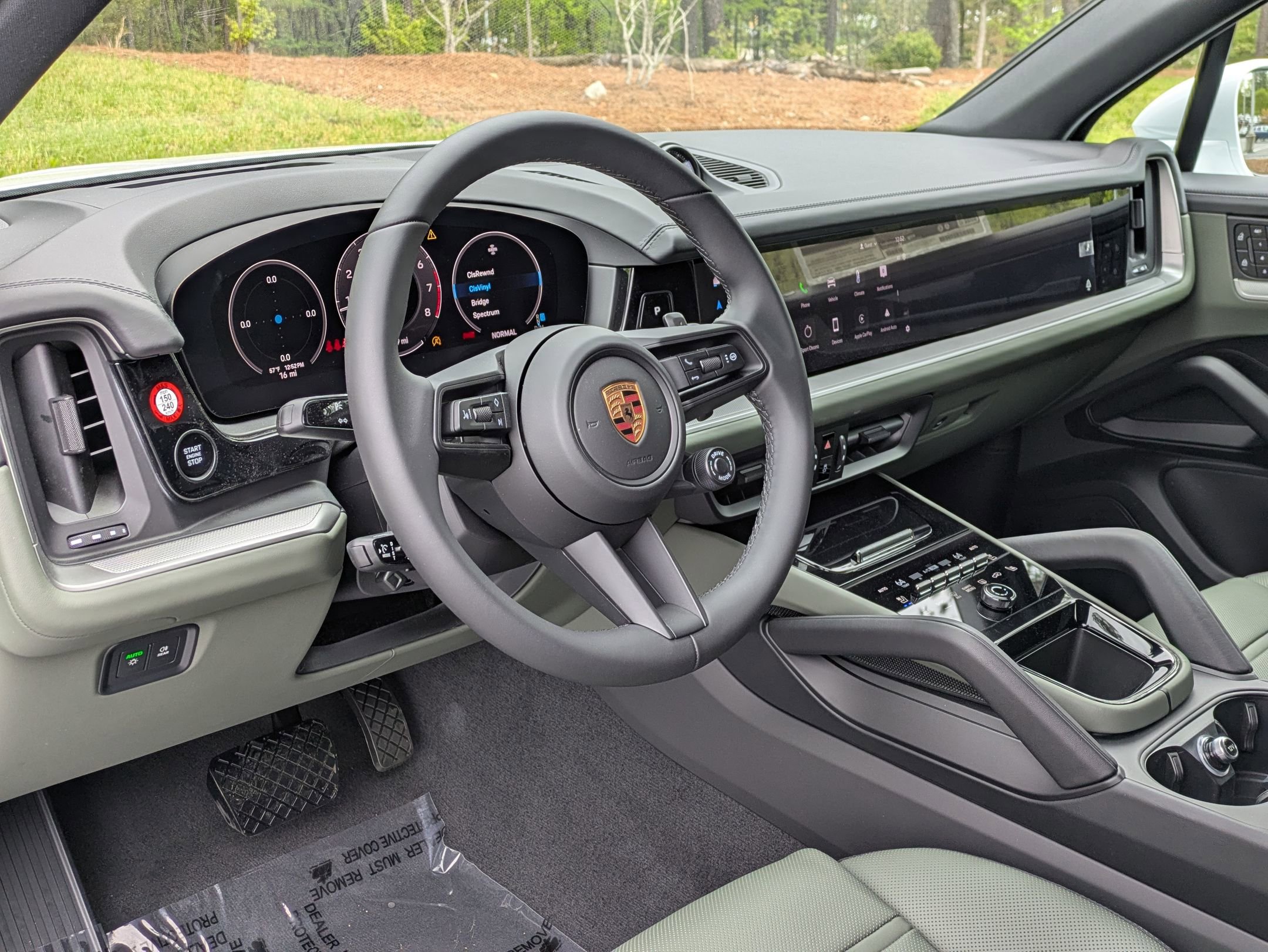 2025 Porsche Cayenne photo 4
