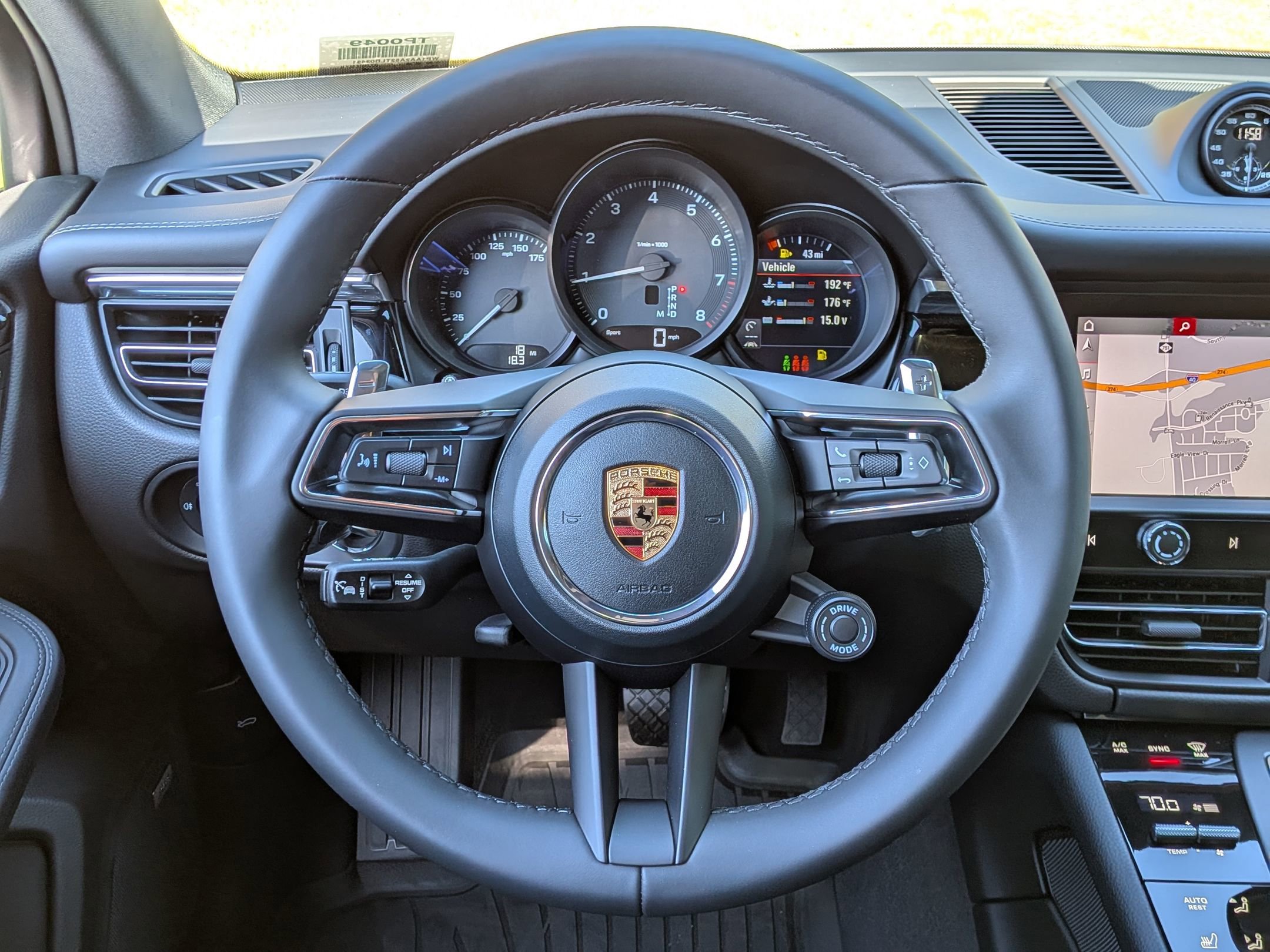 2026 Porsche Macan T - Photo 8