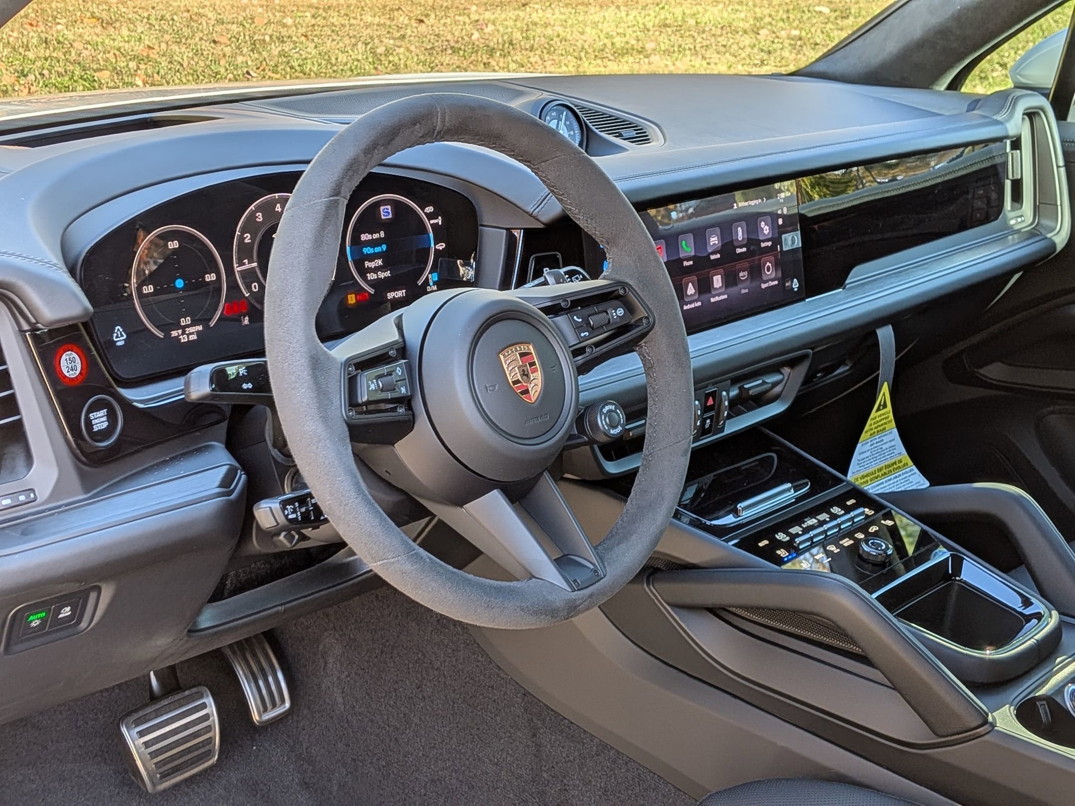 2026 Porsche Cayenne GTS photo 2