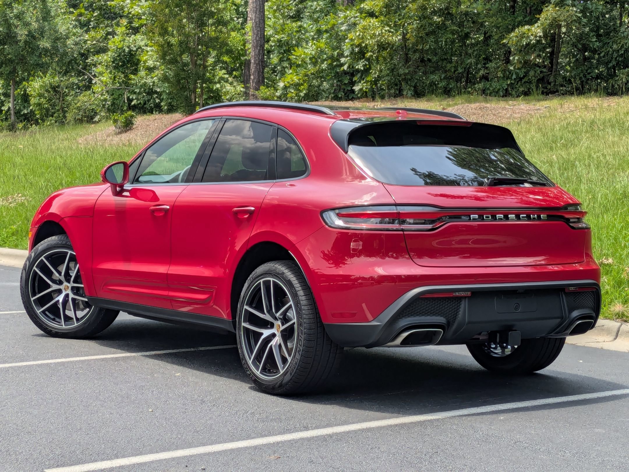 2025 Porsche Macan T photo 3