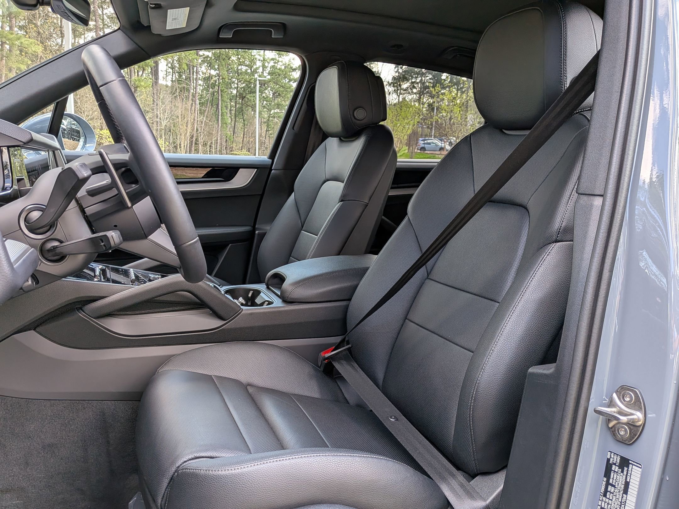 2025 Porsche Cayenne E-Hybrid photo 4