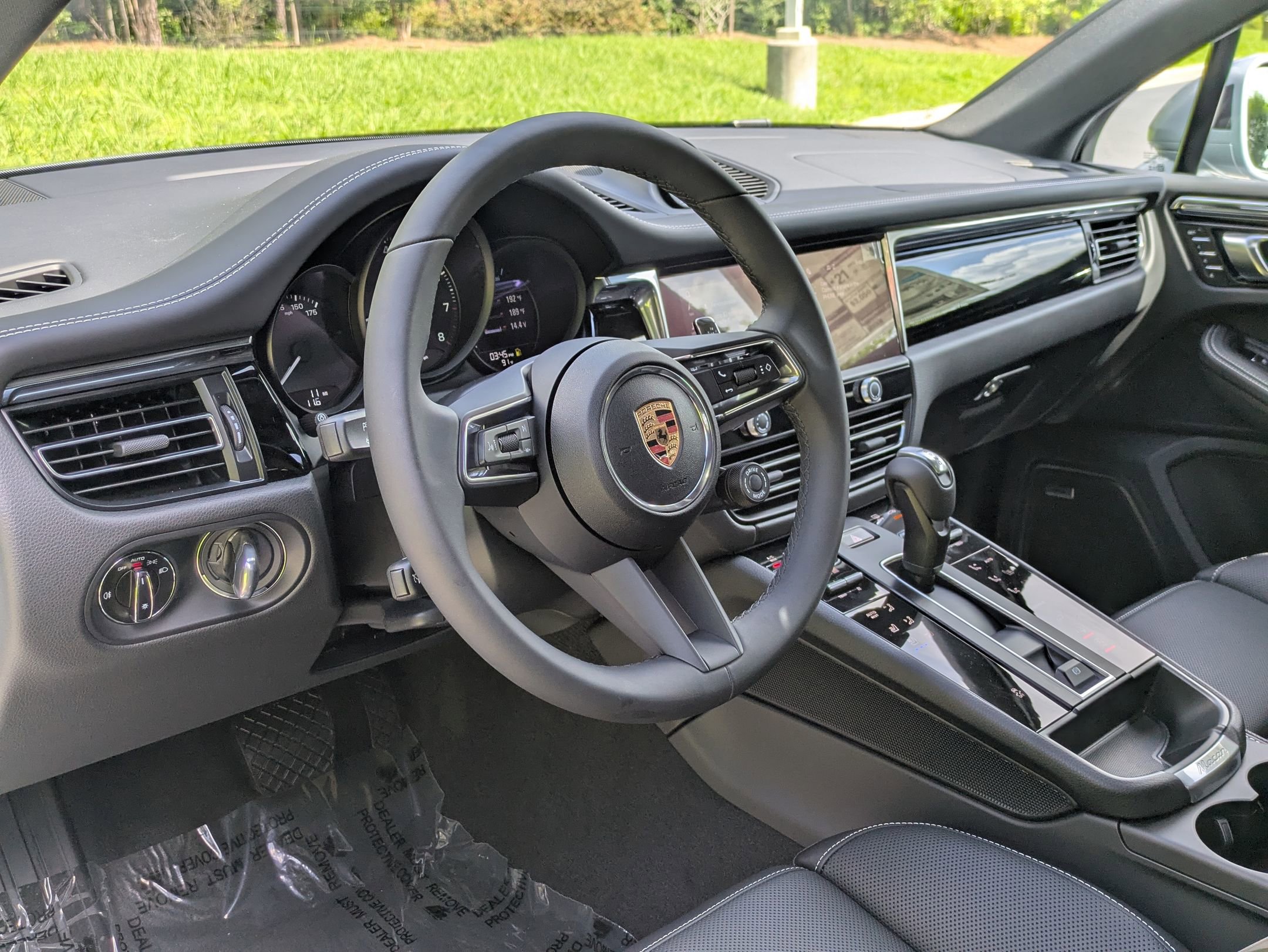 2025 Porsche Macan T photo 4