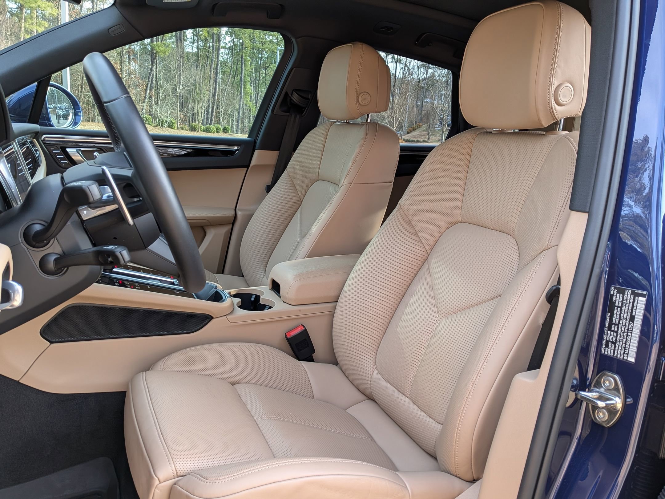 2025 Porsche Macan photo 4