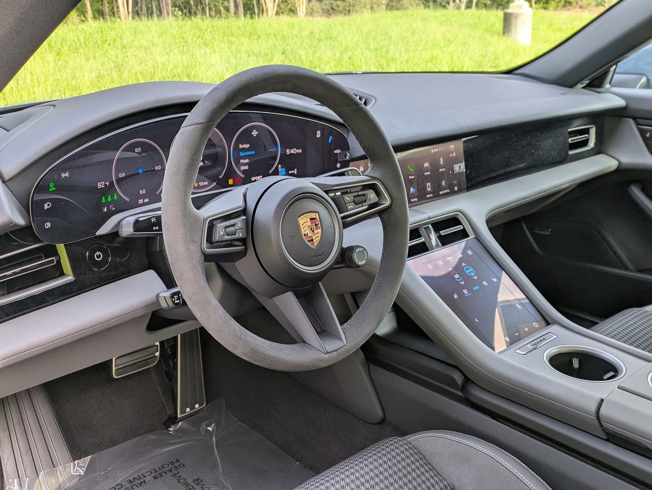 2025 Porsche Taycan 4 photo 4