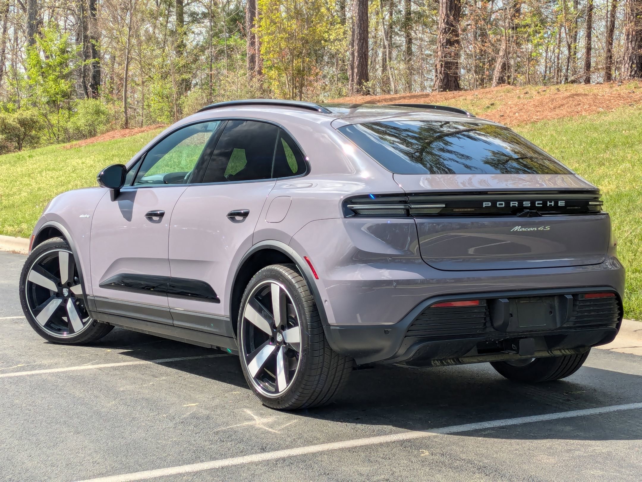 2025 Porsche Macan Electric photo 3