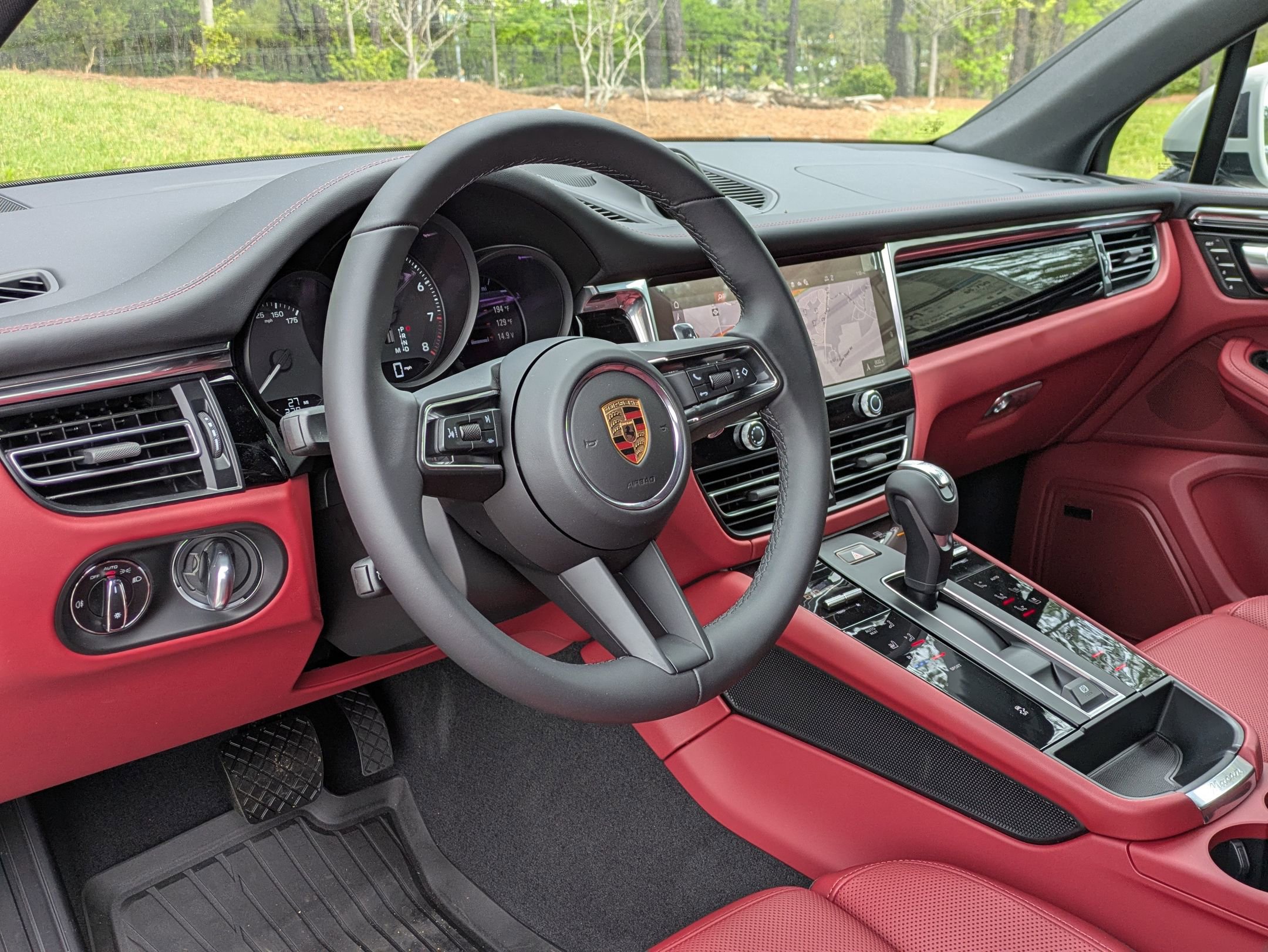 2025 Porsche Macan T photo 4