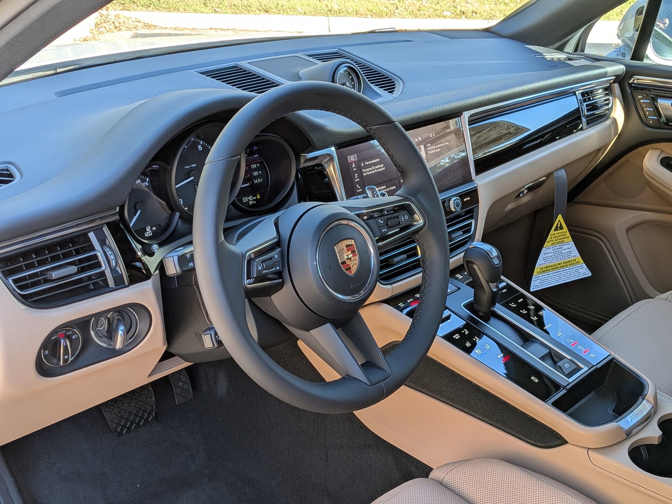 2026 Porsche Macan T photo 4