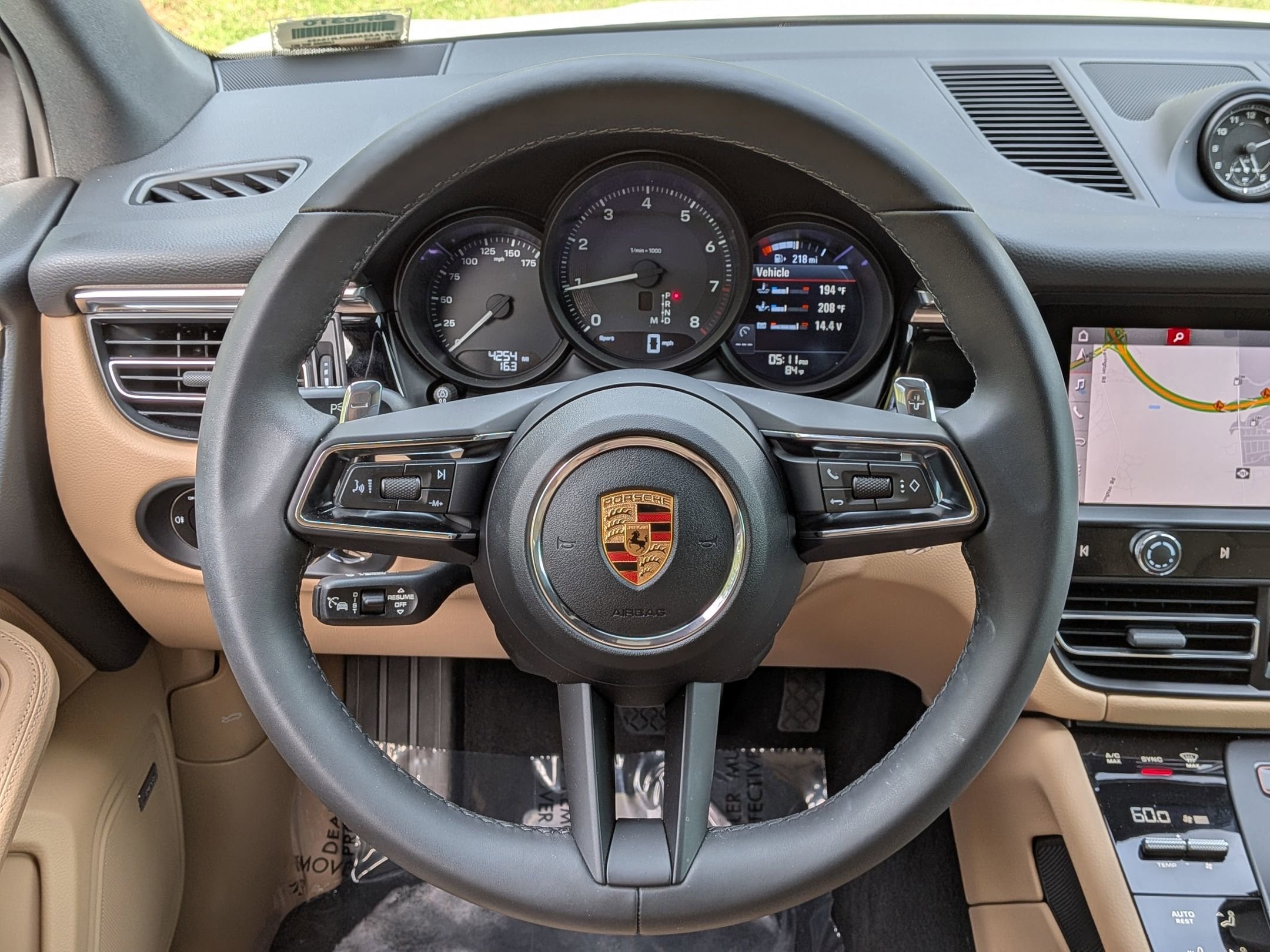 2025 Porsche Macan photo 3