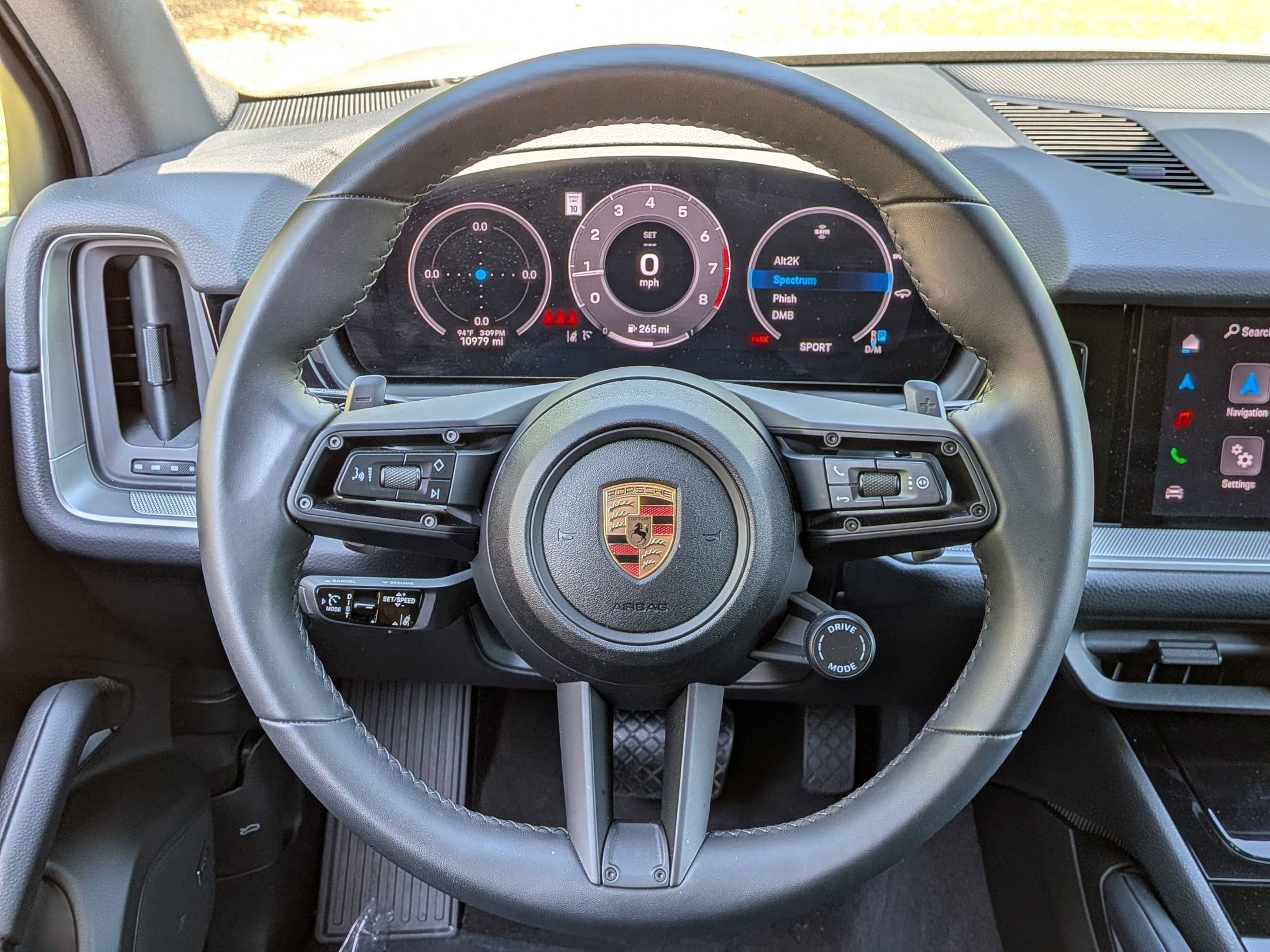 2025 Porsche Cayenne photo 3