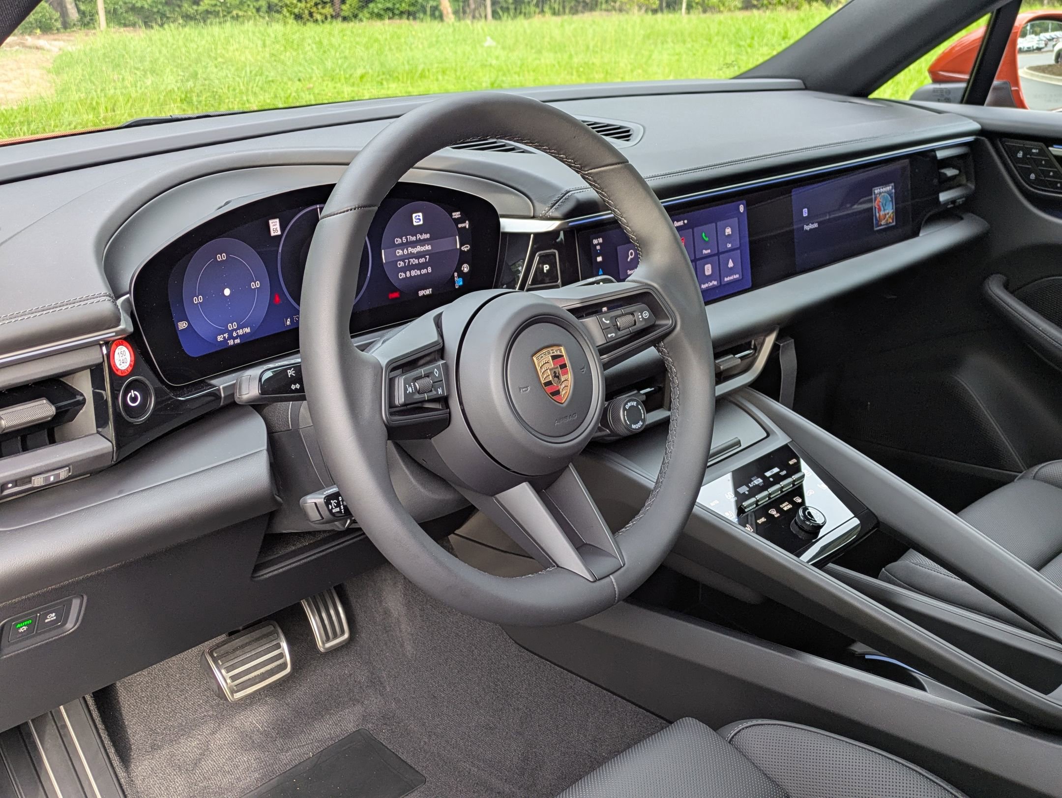 2025 Porsche Macan Electric photo 4