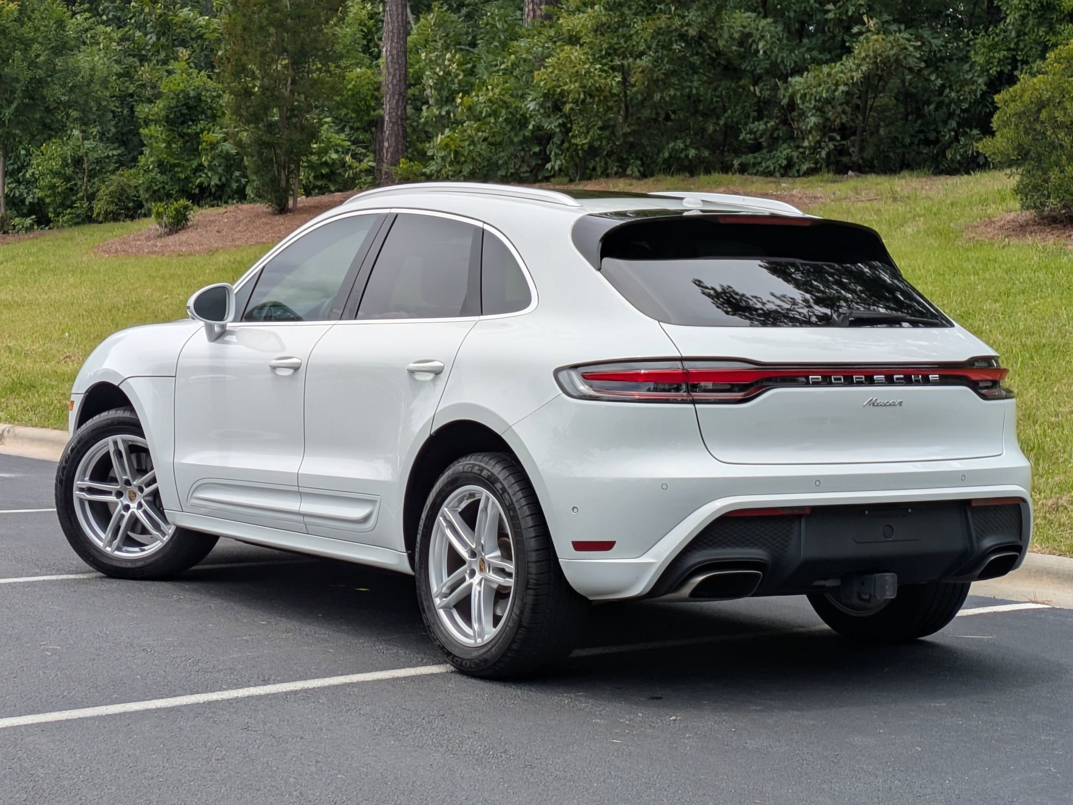 2024 Porsche Macan photo 3