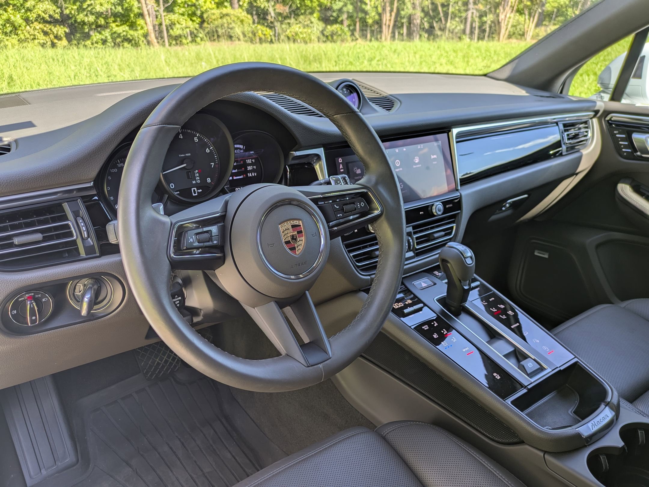 2024 Porsche Macan T photo 3